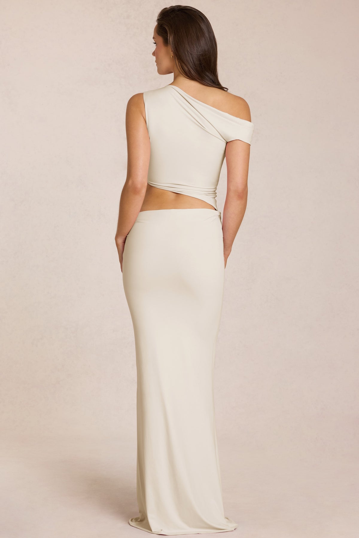 ⁣⁢Asymmetrisches Maxikleid mit Drapierung in Ivory⁤⁣