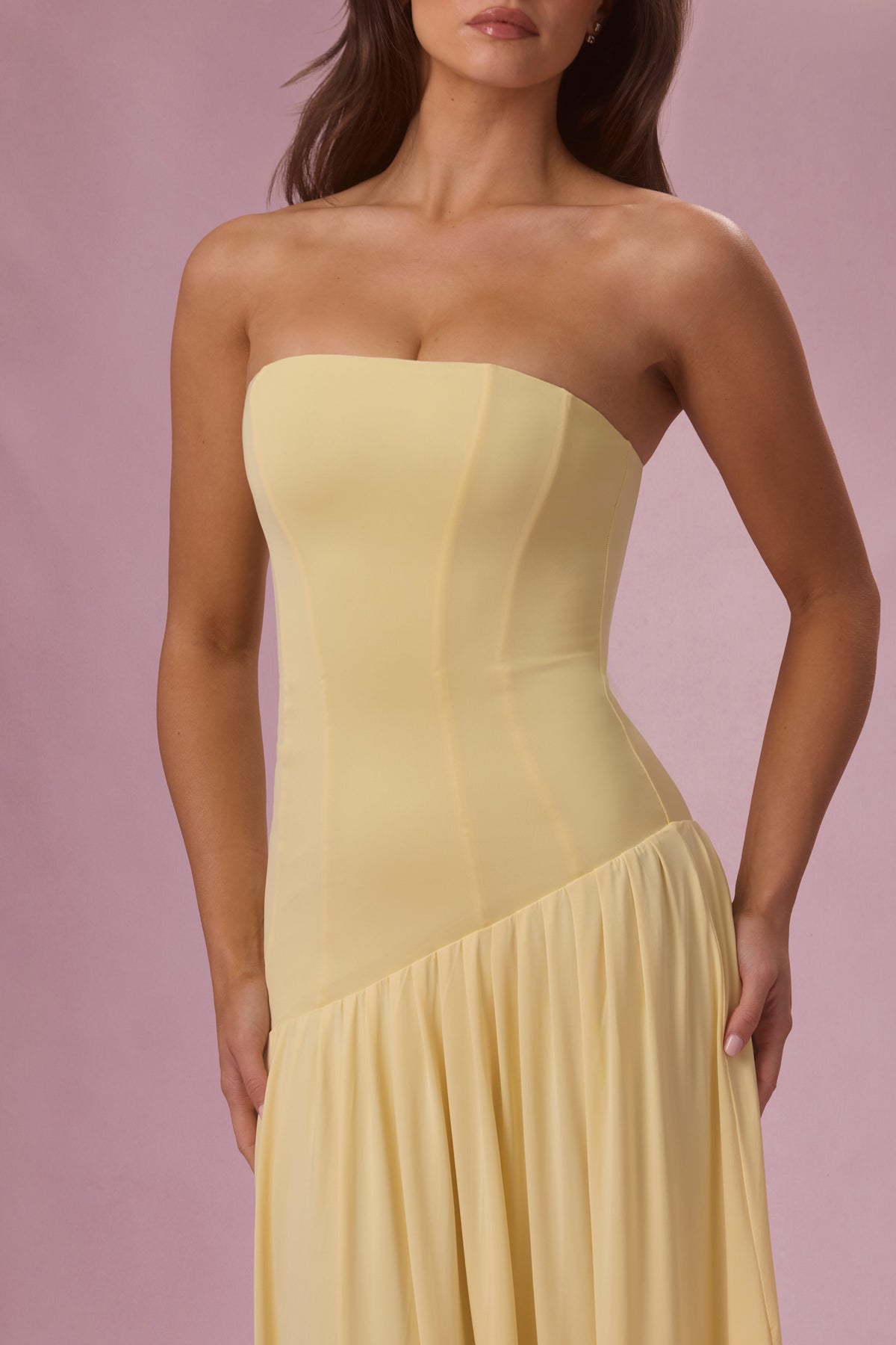 ⁣⁢Trägerloses Jersey-Abendkleid in Buttergelb⁤⁣
