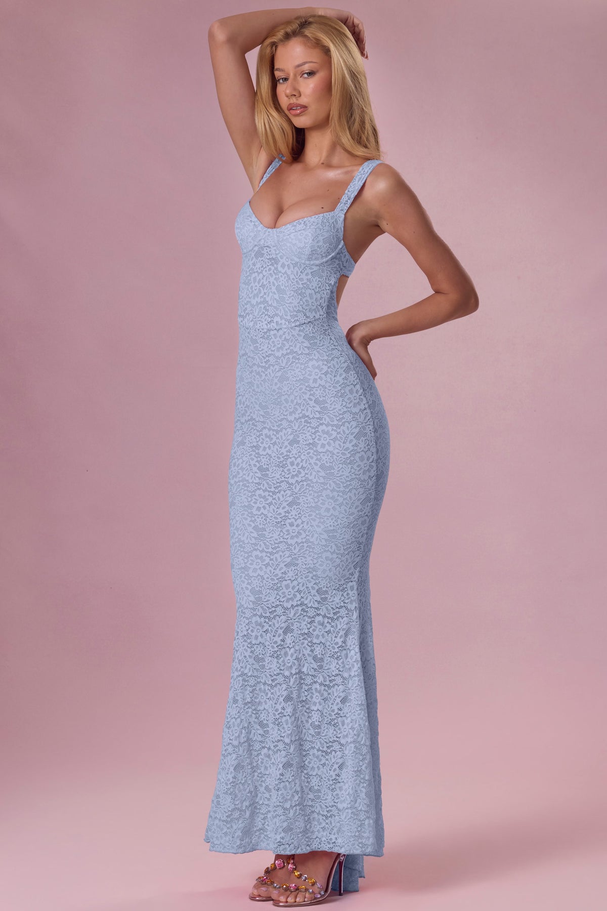 ⁣⁢Spitzen-Abendkleid mit Herzausschnitt in Himmelblau⁤⁣