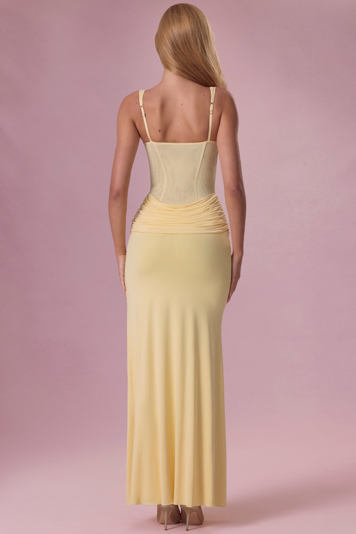 ⁣⁢Drapiertes Mesh-Brautjungfernkleid in Buttergelb⁤⁣