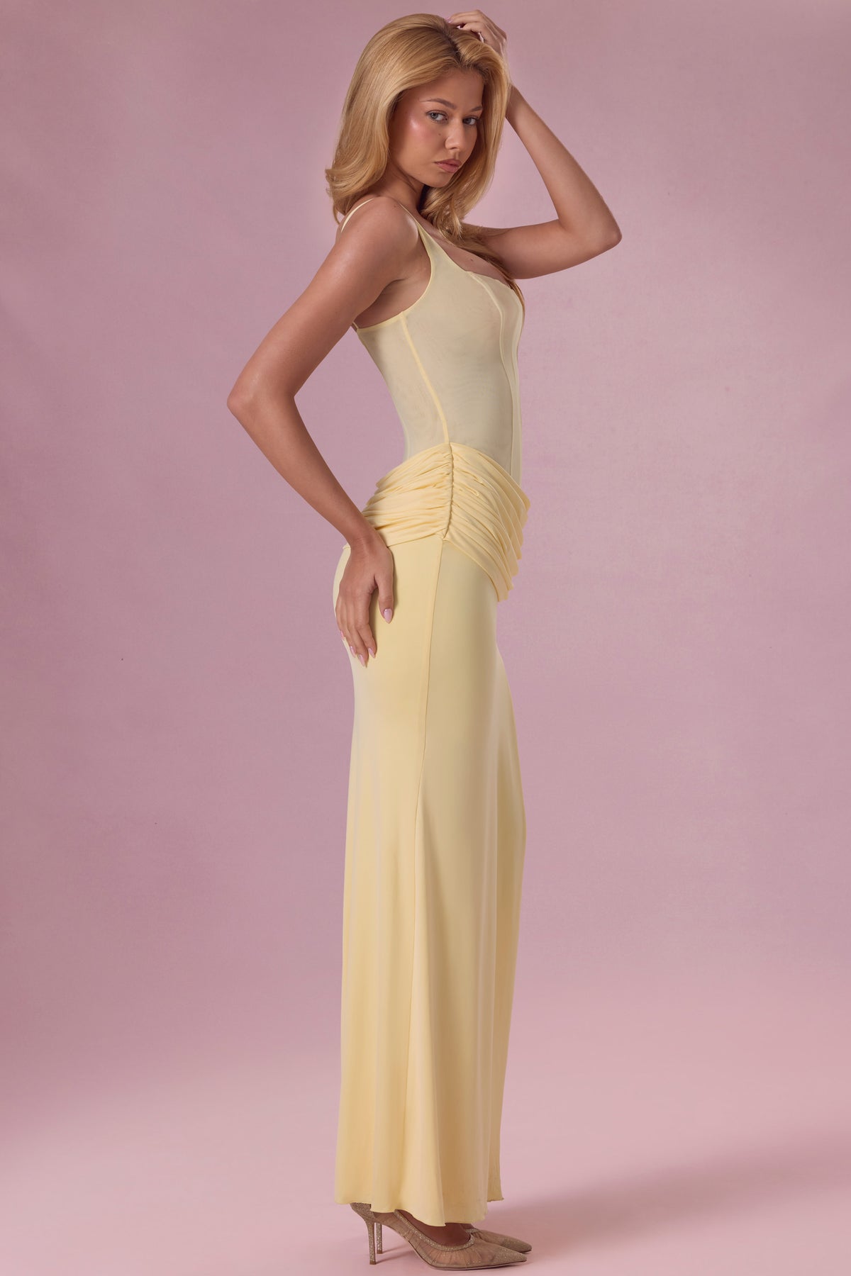 ⁣⁢Drapiertes Mesh-Brautjungfernkleid in Buttergelb⁤⁣