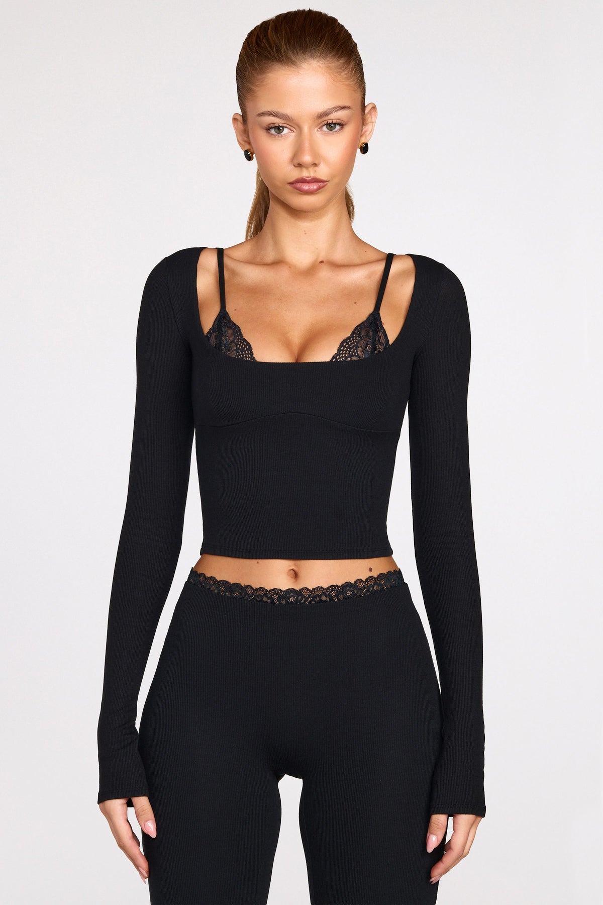 ⁣⁢Geripptes Modal-Langarm-Schnür-BH-Top in Schwarz⁤⁣