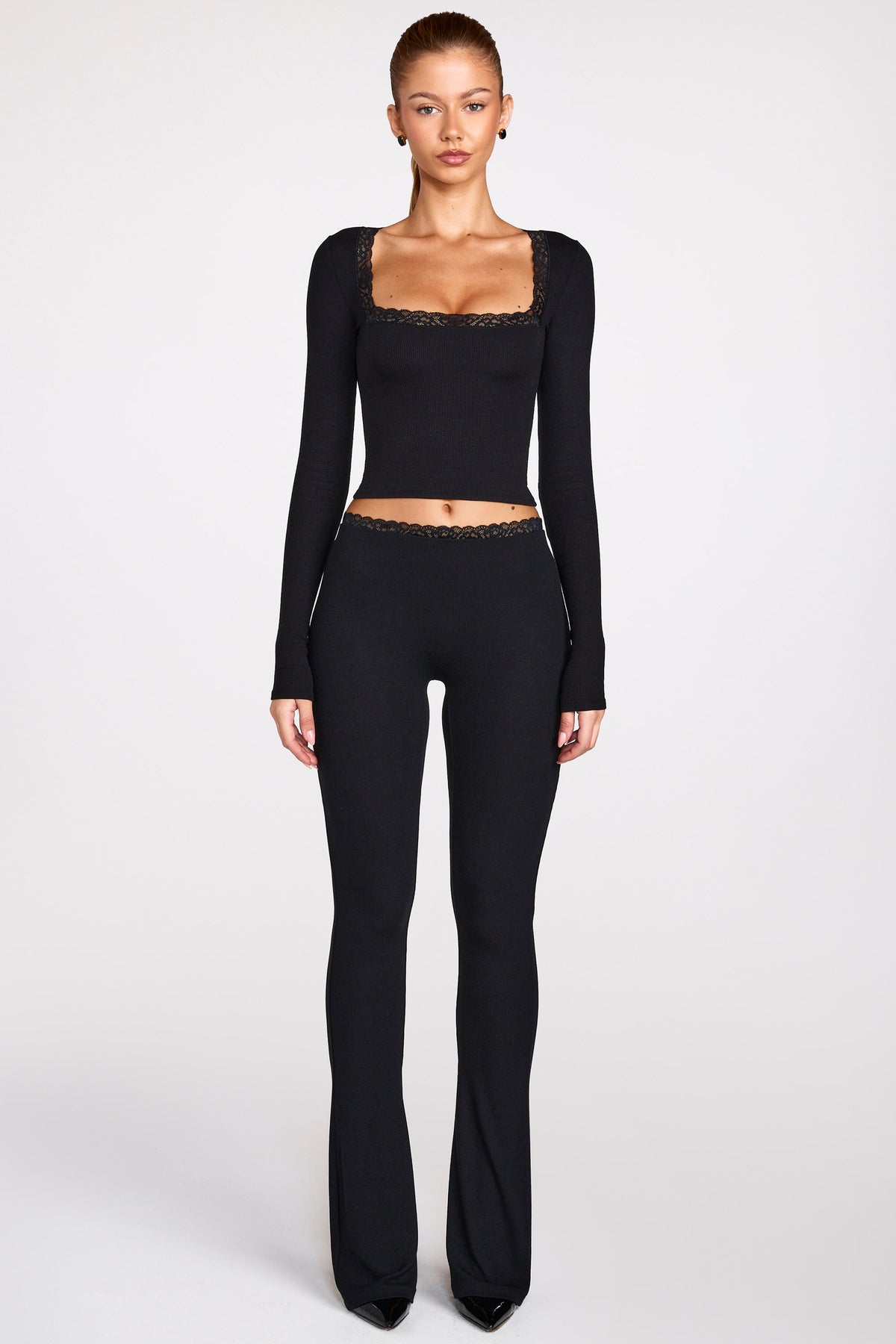 ⁣⁢Langarmshirt aus geripptem Modal mit Karree-Ausschnitt in Schwarz⁤⁣