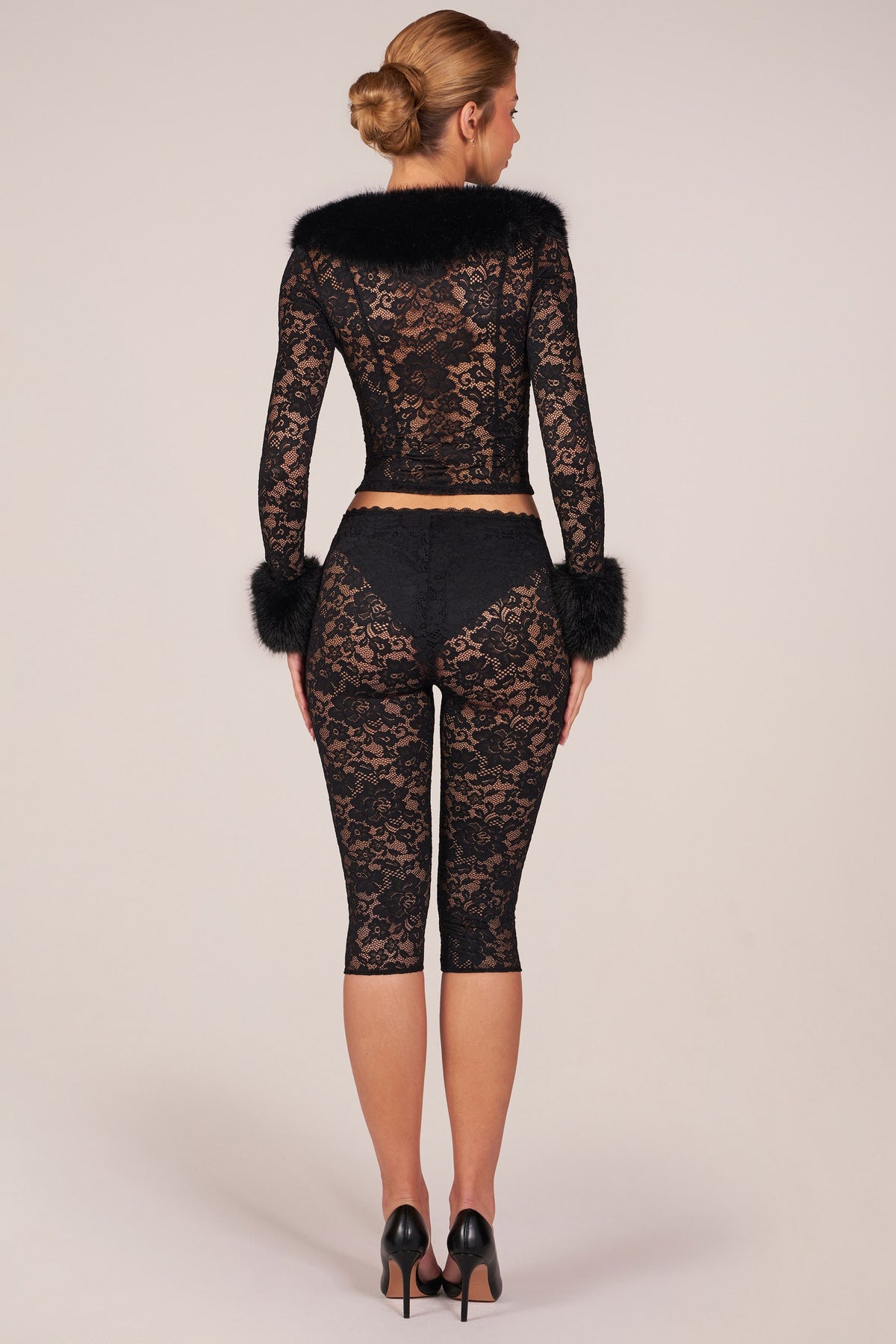 ⁣⁢Laced Capri Trousers in Black⁤⁣