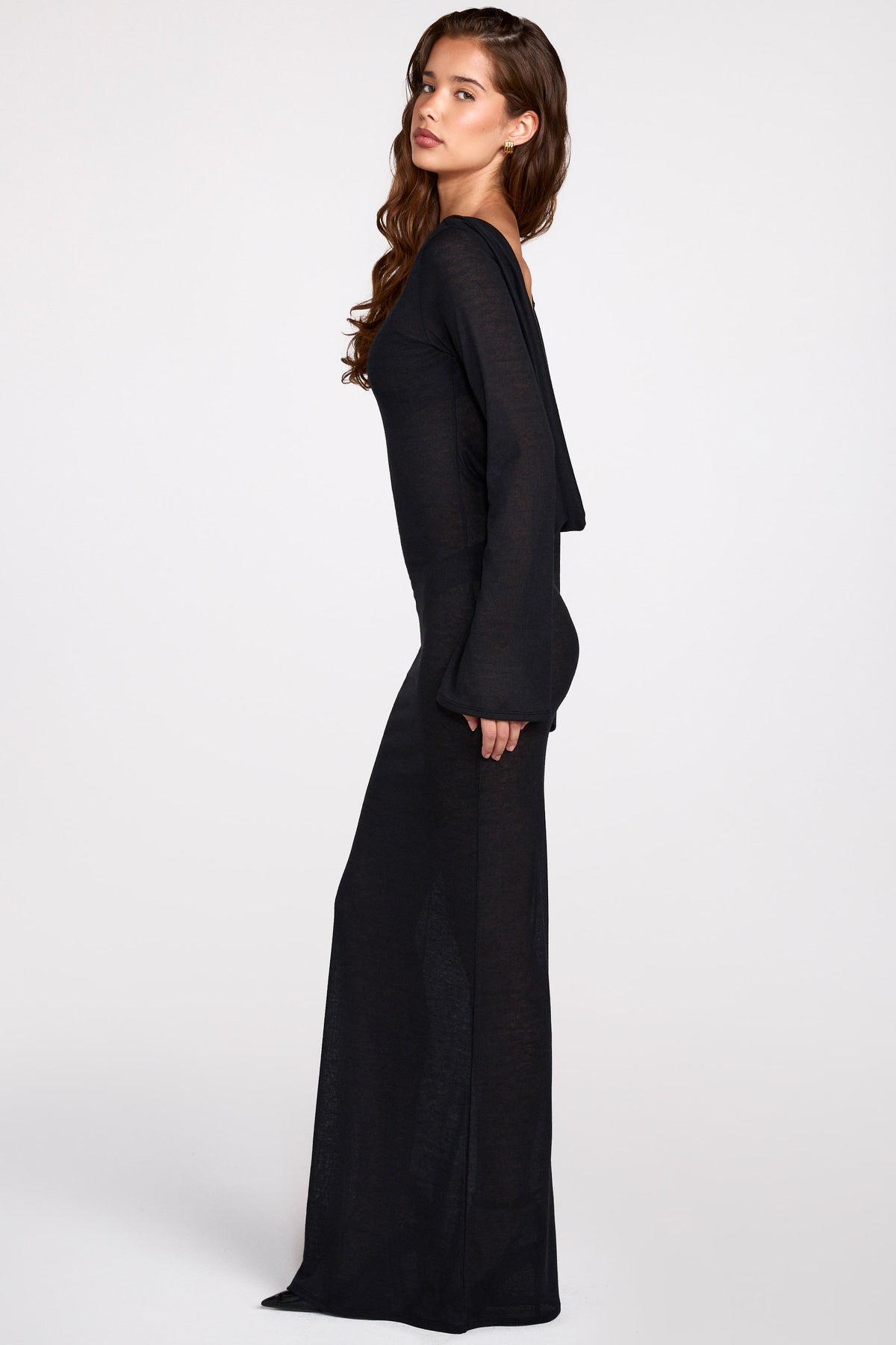 ⁣⁢Rückenfreies Langarm-Maxikleid aus transparentem Jersey in Schwarz⁤⁣