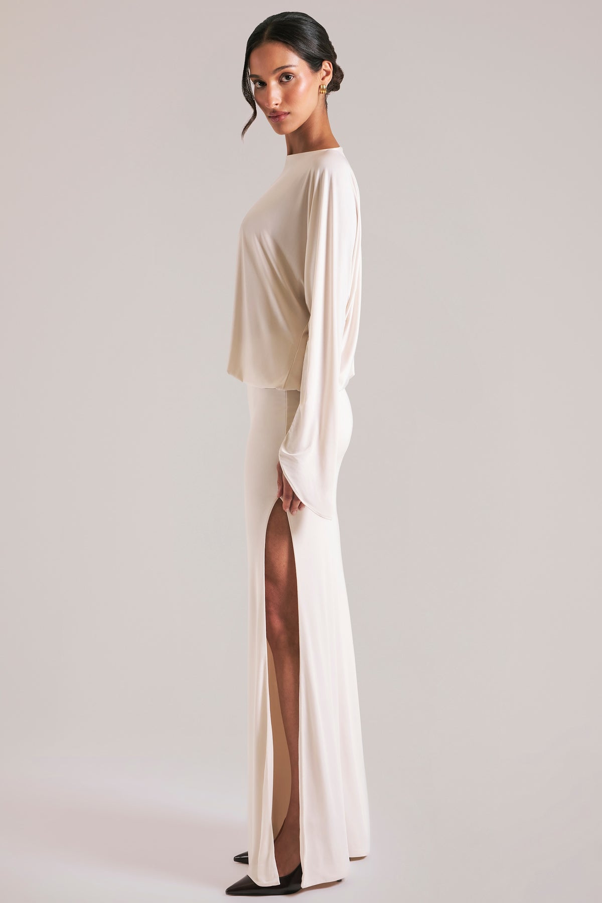 ⁣⁢Drapiertes Langarm-Maxikleid in Vanille⁤⁣