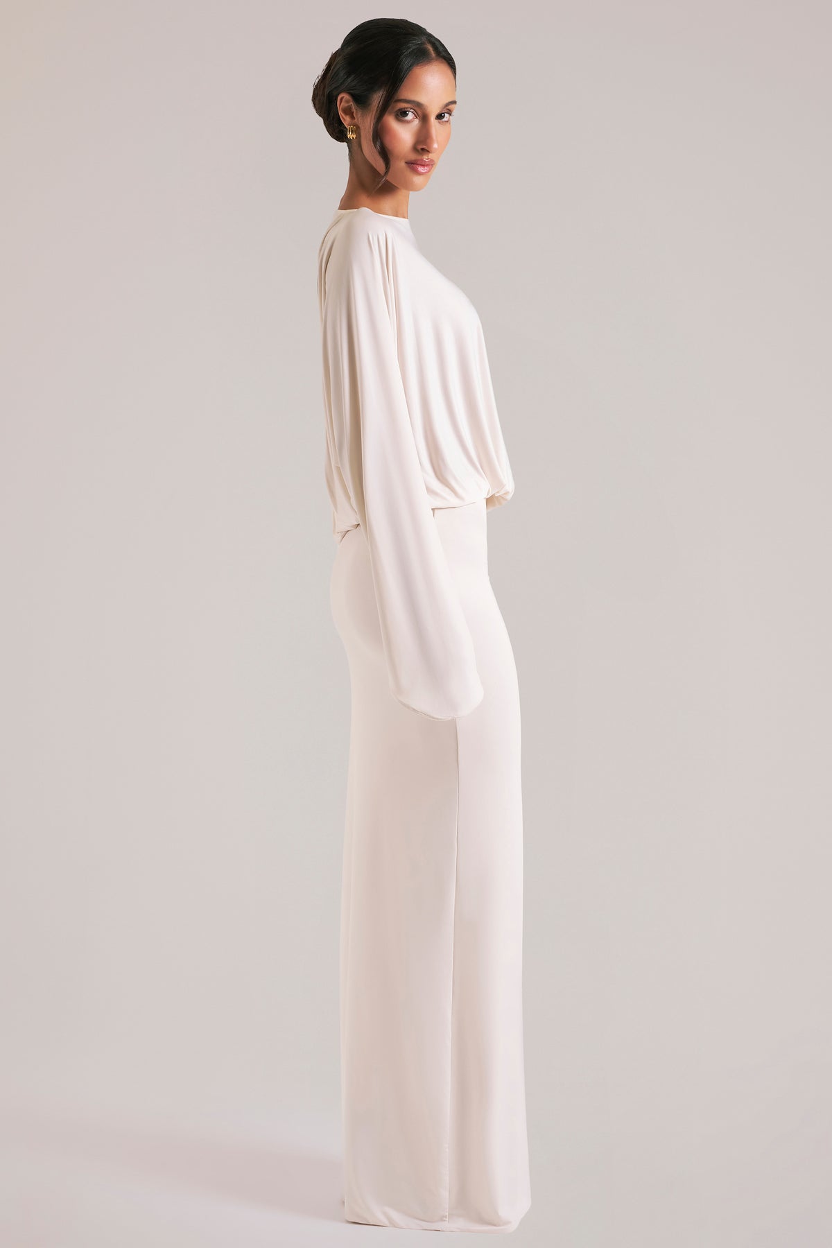 ⁣⁢Drapiertes Langarm-Maxikleid in Vanille⁤⁣
