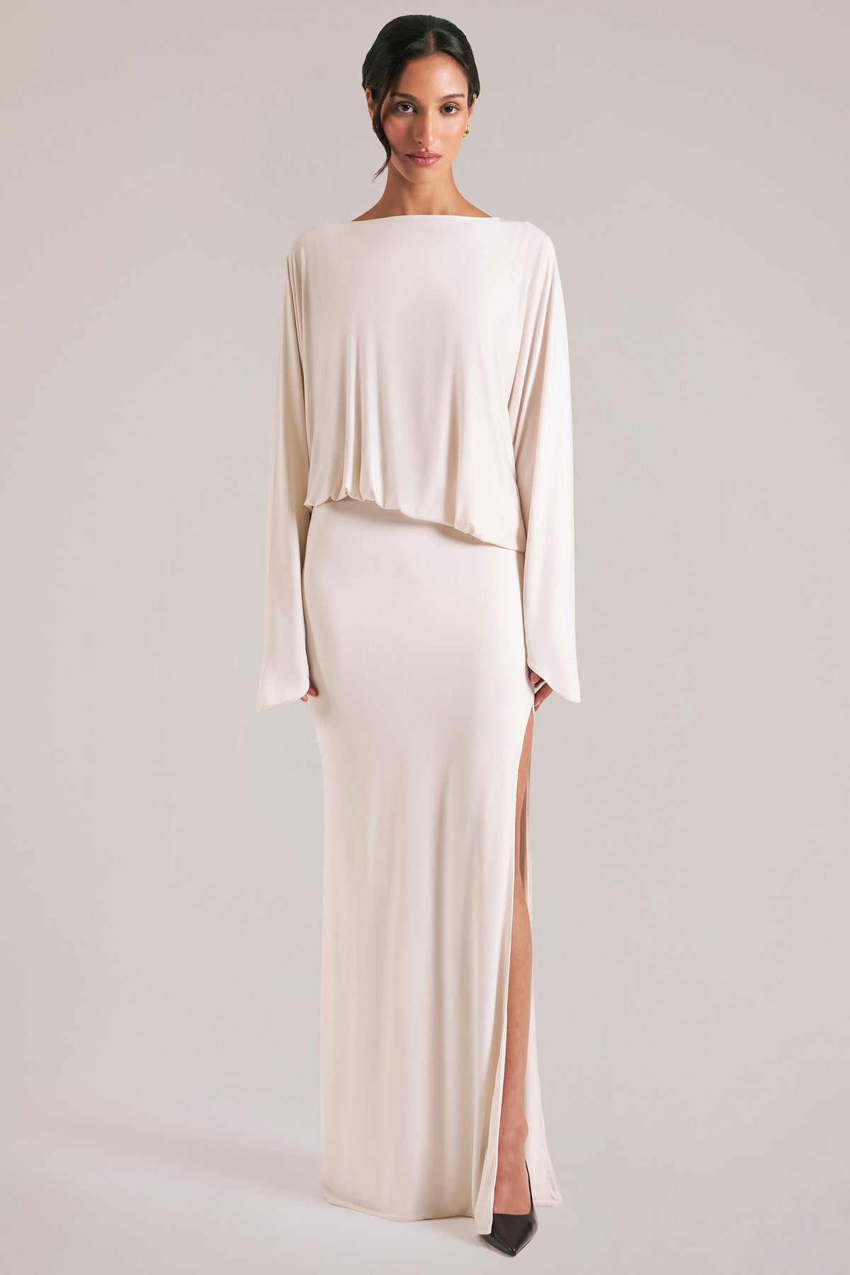 ⁣⁢Drapiertes Langarm-Maxikleid in Vanille⁤⁣