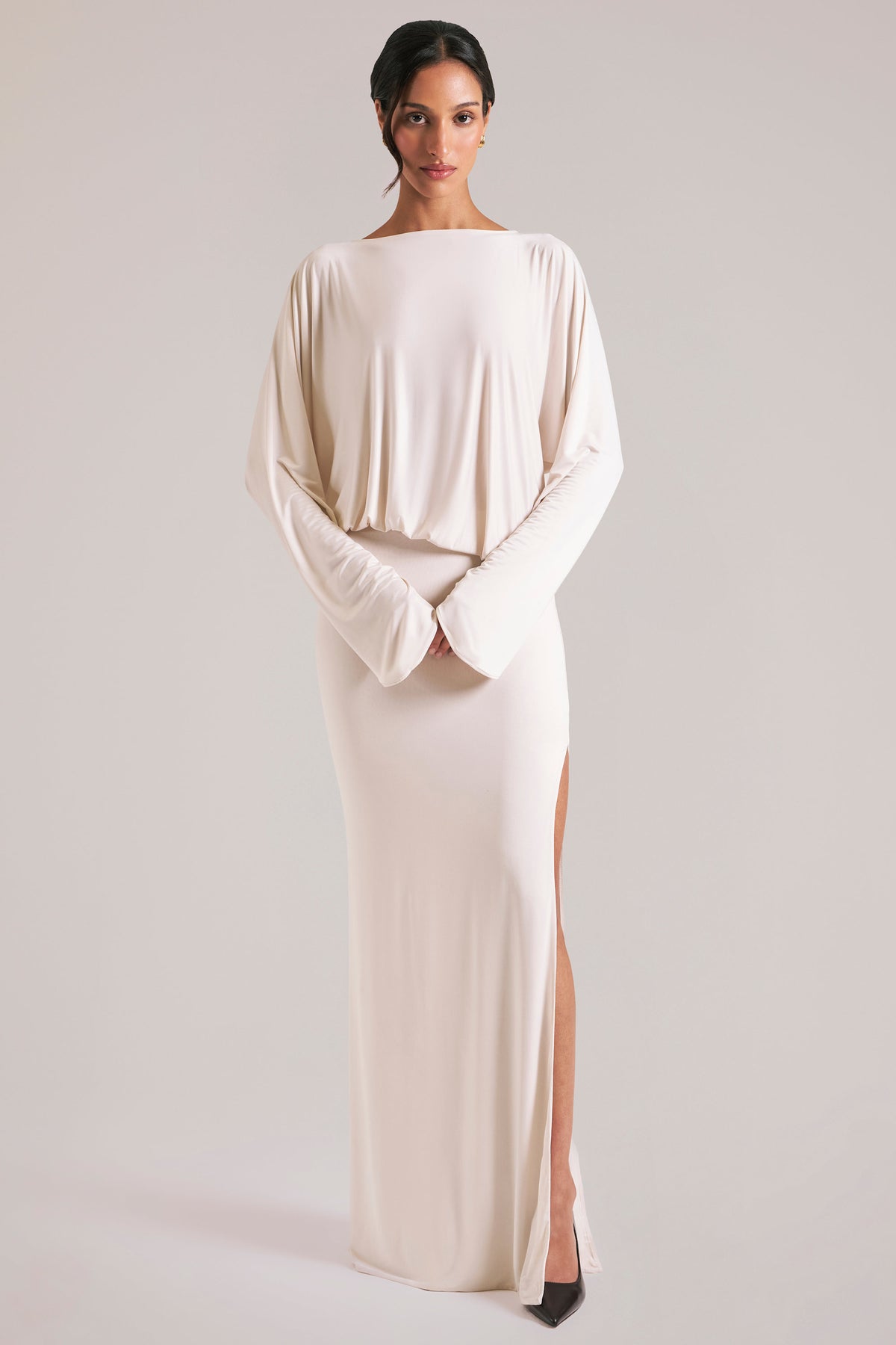 ⁣⁢Drapiertes Langarm-Maxikleid in Vanille⁤⁣
