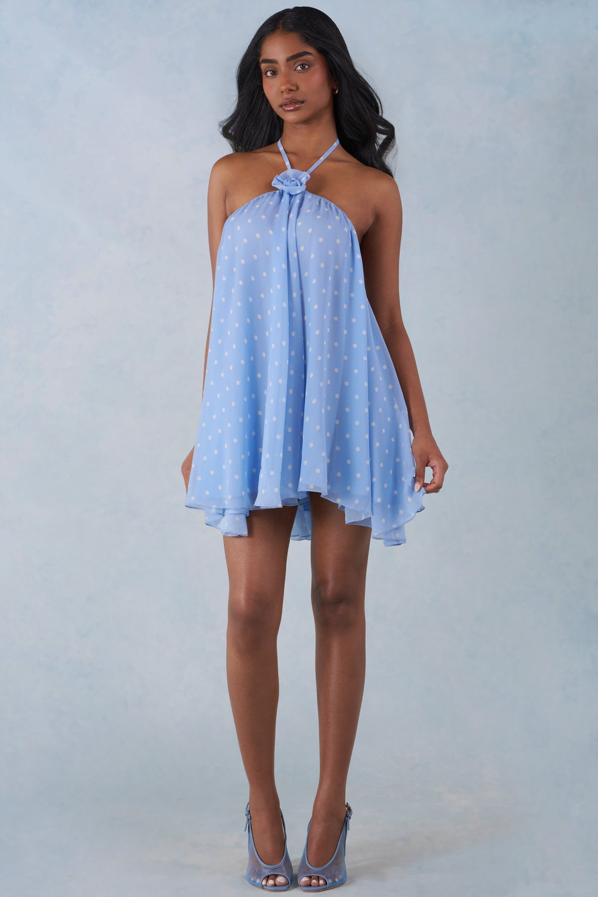 ⁣⁢Neckholder Babydoll Minikleid im blauen Polka-Dot-Print⁤⁣ - 1