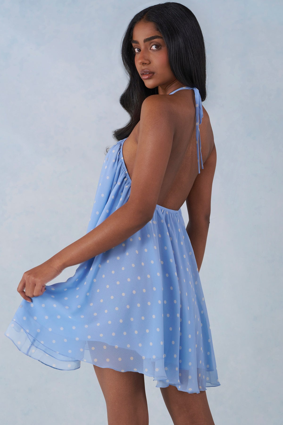 ⁣⁢Neckholder Babydoll Minikleid im blauen Polka-Dot-Print⁤⁣ - 2