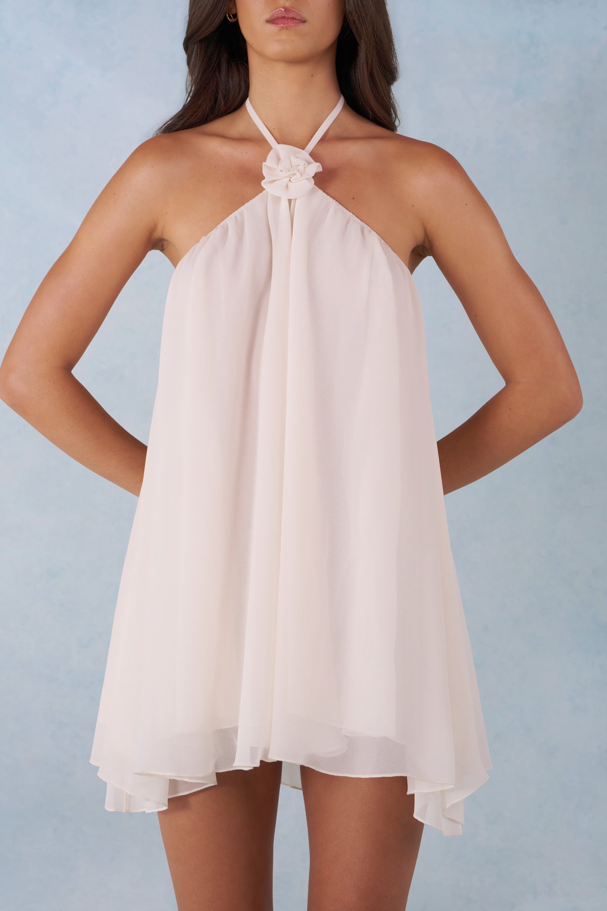 ⁣⁢Babydoll-Minikleid mit Neckholder in Ivory⁤⁣