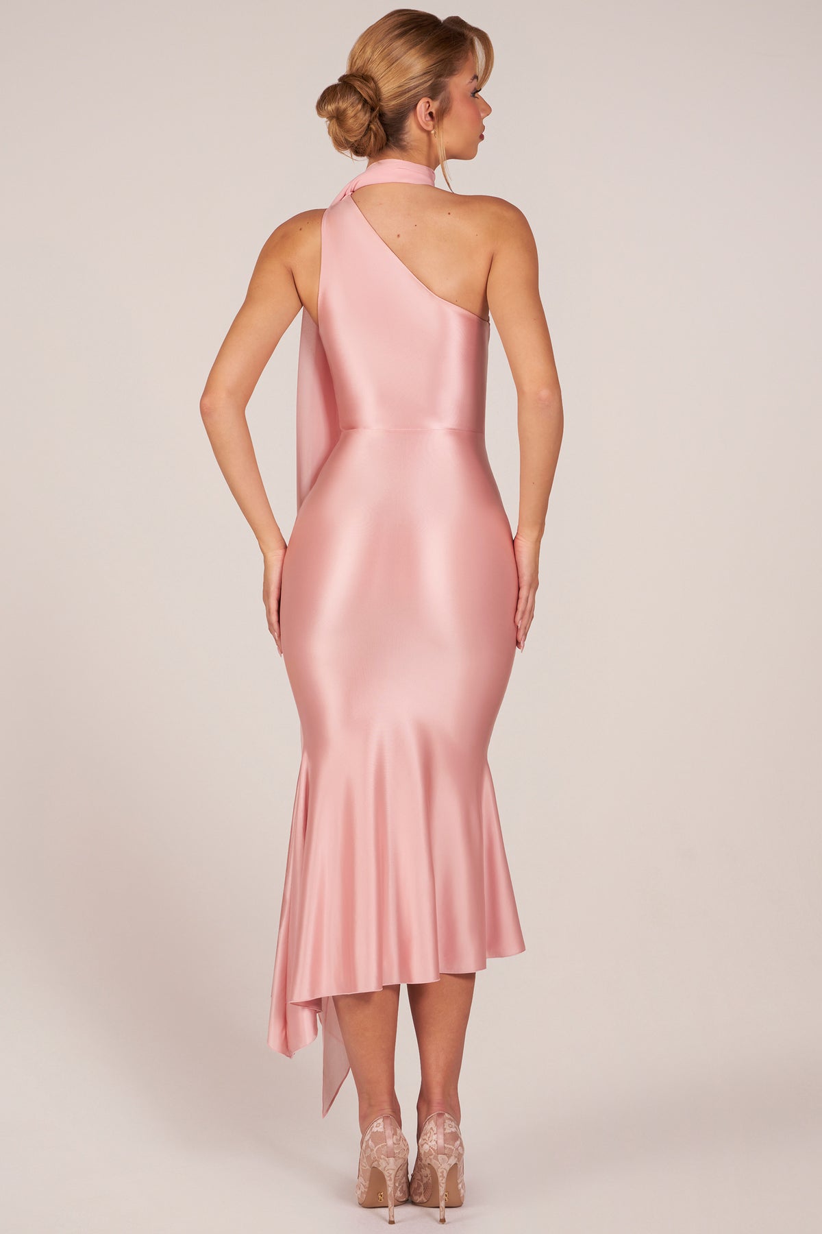 ⁣⁢Midaxikleid mit Schal-Detail in Blush⁤⁣