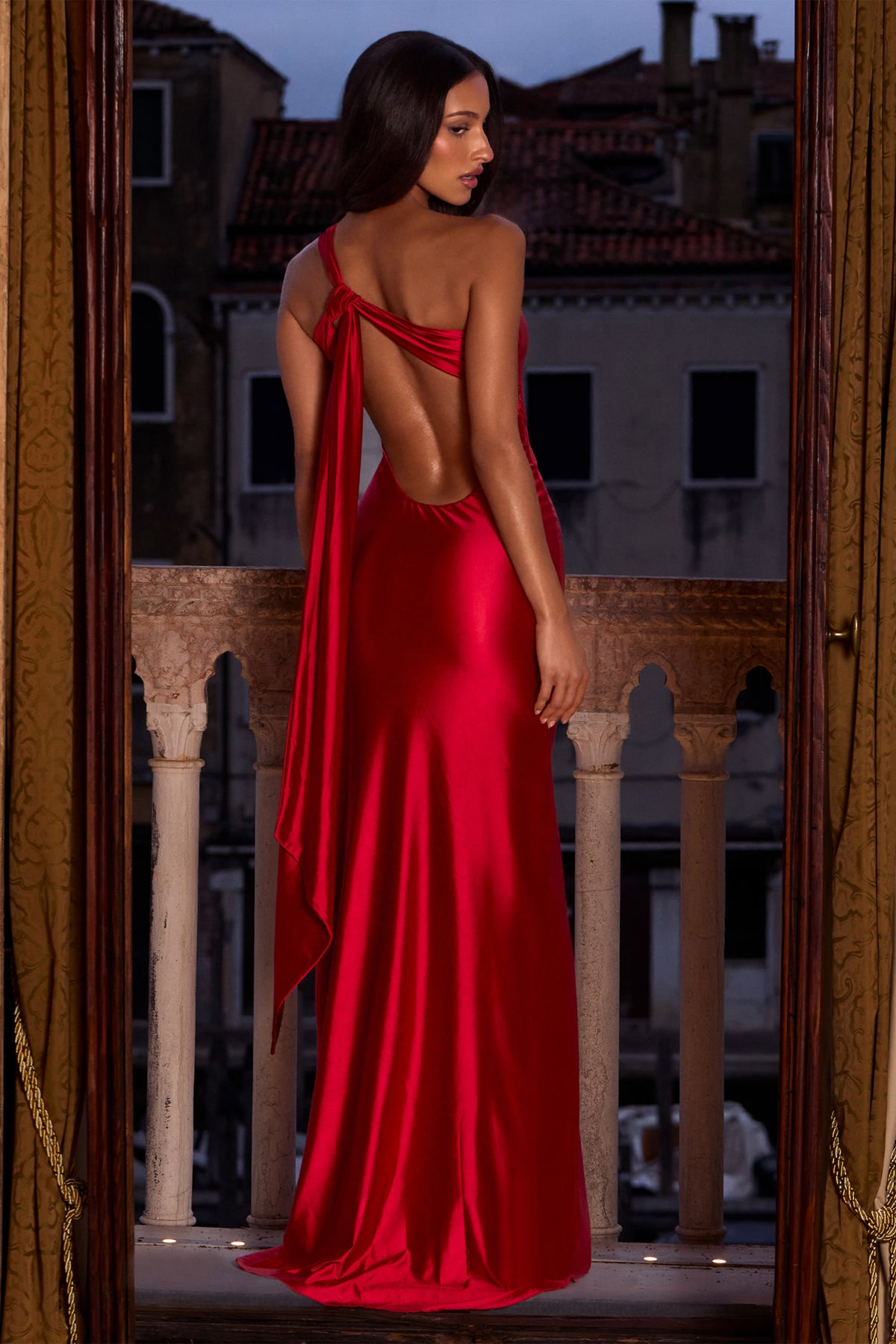 ⁣⁢Asymmetrisches Kleid mit Rückenschnürung in Cherry⁤⁣