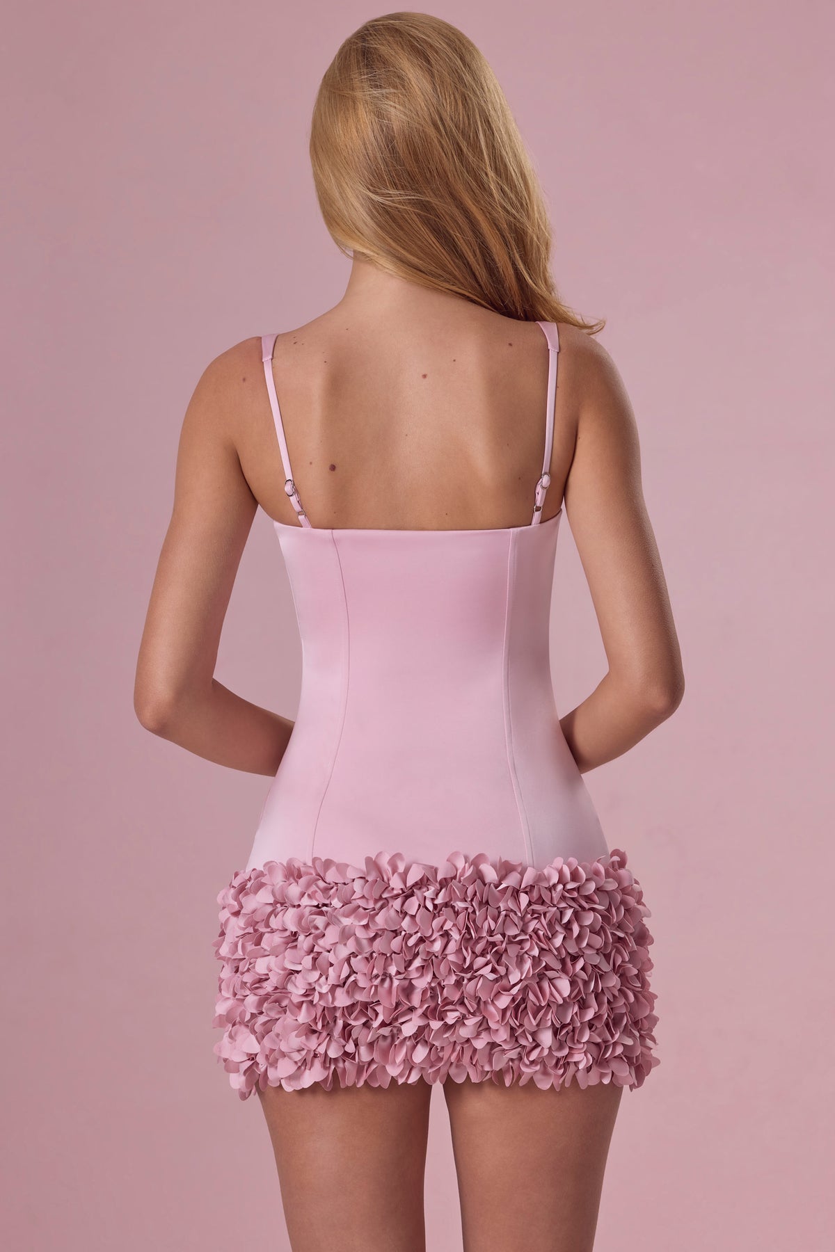 ⁣⁢Satin-Minikleid in Rosé⁤⁣