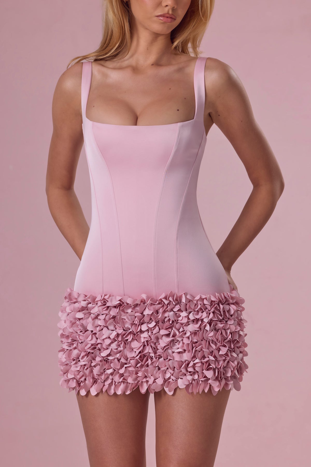 ⁣⁢Satin-Minikleid in Rosé⁤⁣