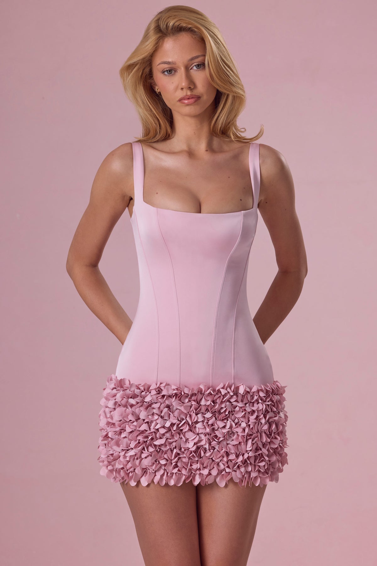 ⁣⁢Satin-Minikleid in Rosé⁤⁣