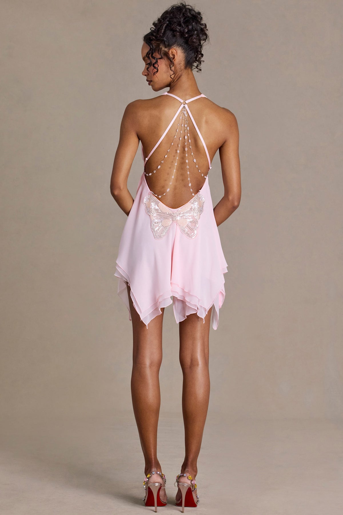 ⁣⁢Rückenfreies Chiffon-Minikleid mit tiefem Ausschnitt in Blütenrosa⁤⁣