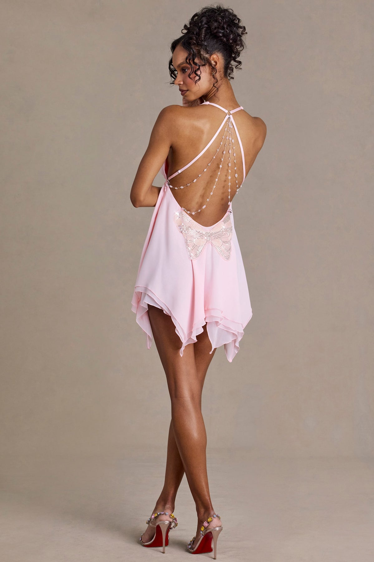 ⁣⁢Rückenfreies Chiffon-Minikleid mit tiefem Ausschnitt in Blütenrosa⁤⁣