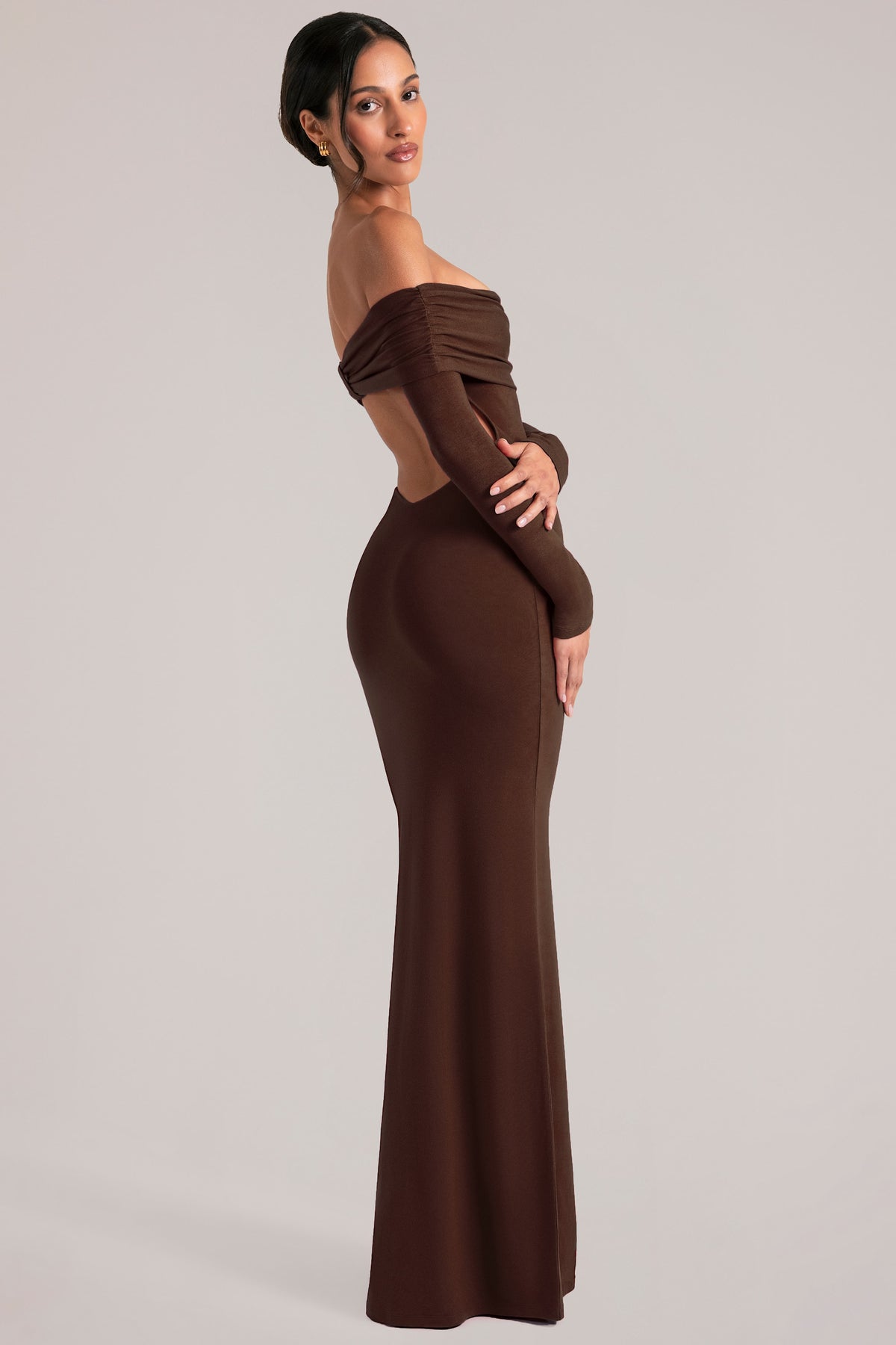 ⁣⁢Off-Shoulder-Langarm-Maxikleid in Schokoladenbraun⁤⁣