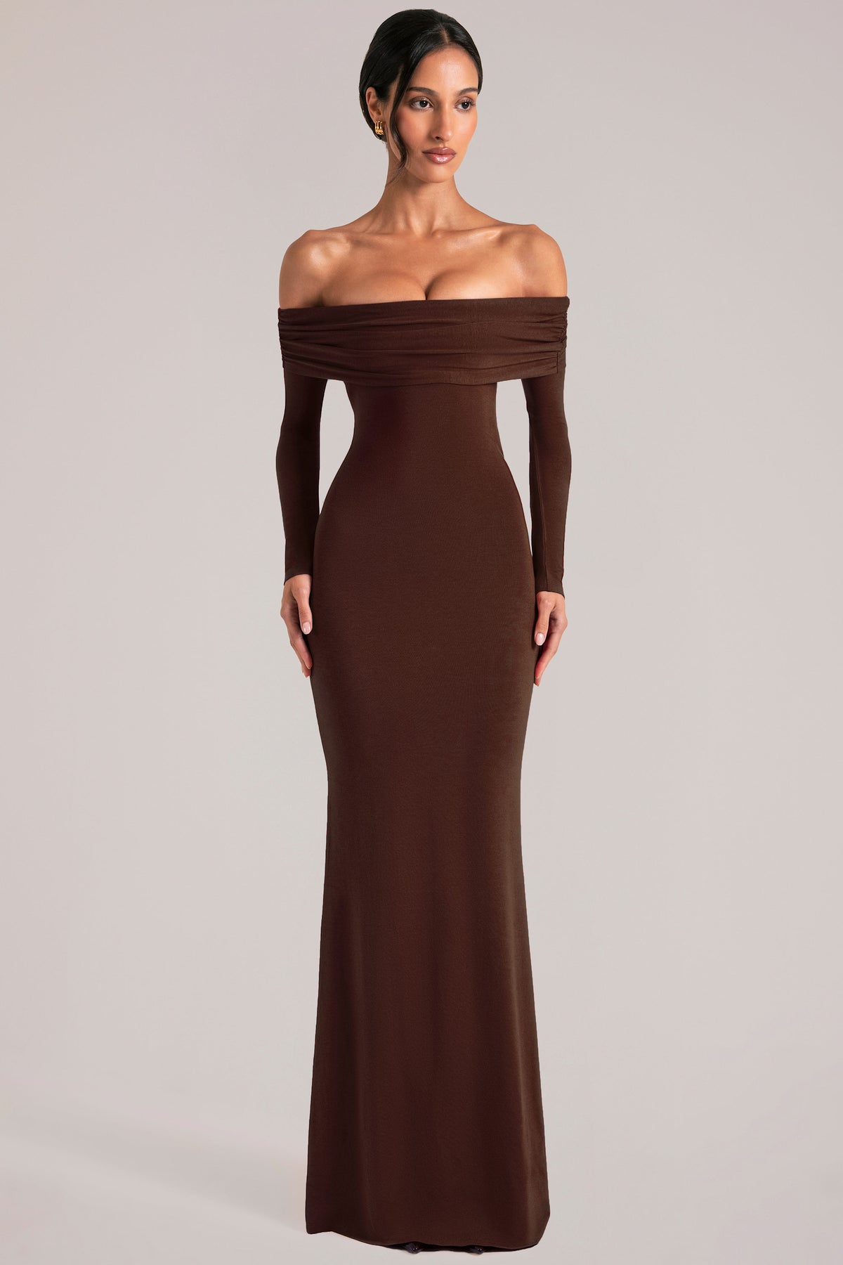 ⁣⁢Off-Shoulder-Langarm-Maxikleid in Schokoladenbraun⁤⁣
