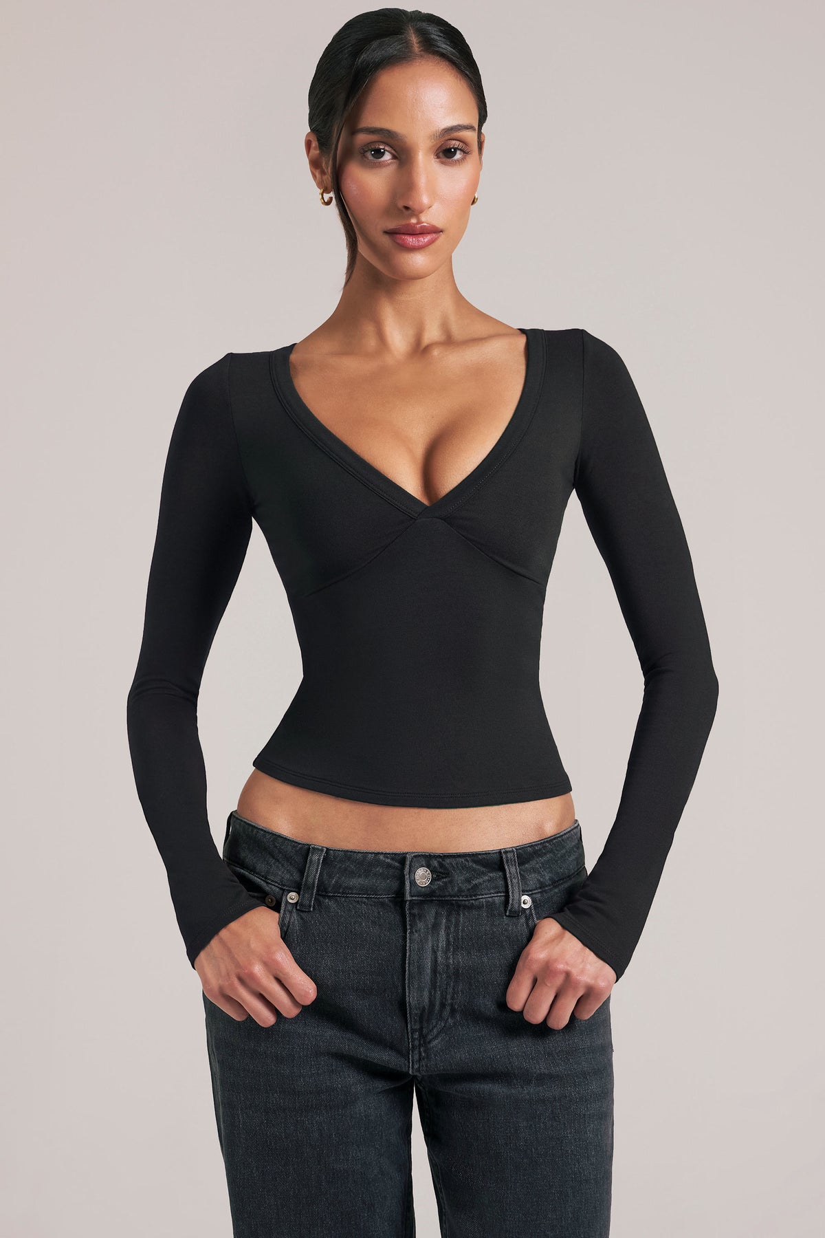 ⁣⁢V-Ausschnitt Langarmshirt in Schwarz⁤⁣ - 1