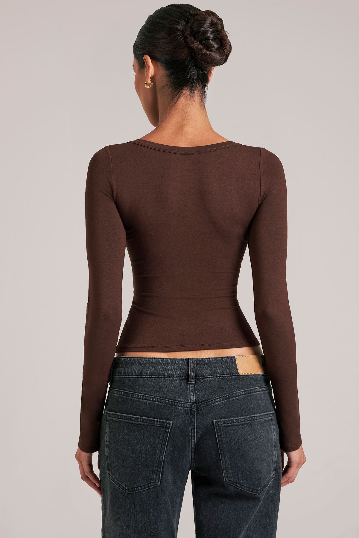 ⁣⁢V-Neck Long-Sleeve Top in Chocolate Brown⁤⁣