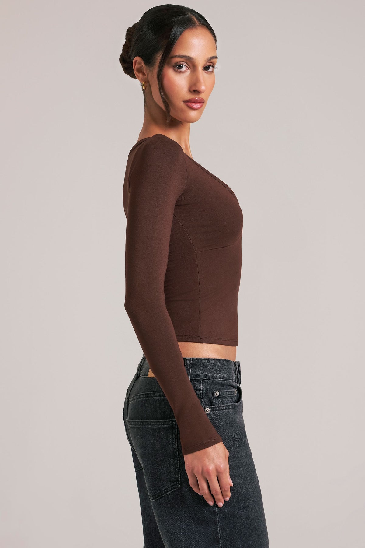 ⁣⁢V-Neck Long-Sleeve Top in Chocolate Brown⁤⁣