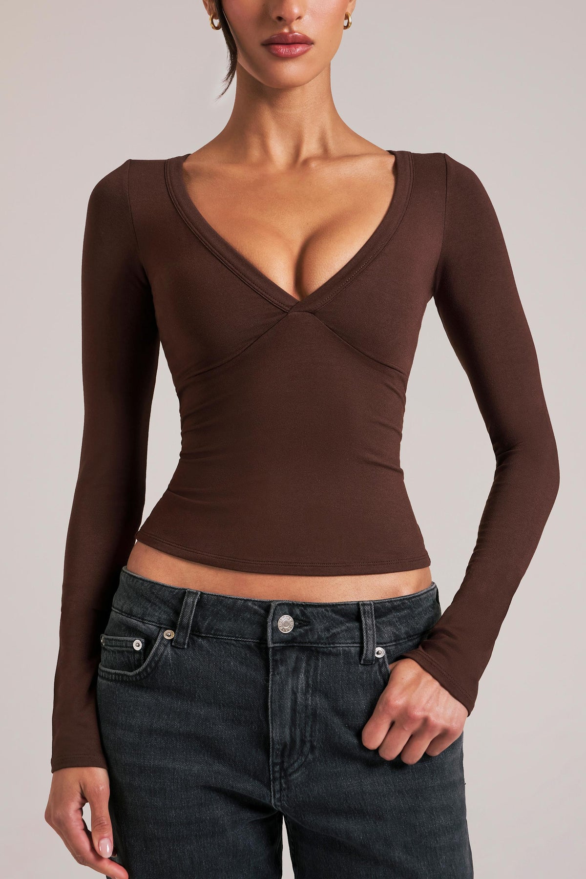 ⁣⁢V-Neck Long-Sleeve Top in Chocolate Brown⁤⁣