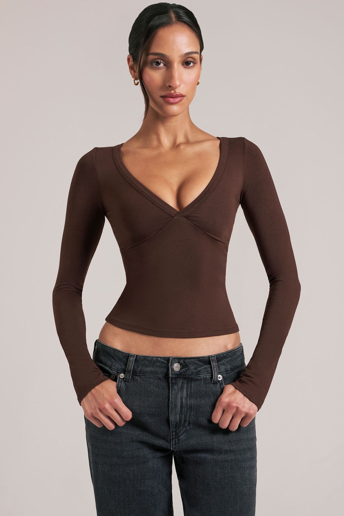 ⁣⁢V-Neck Long-Sleeve Top in Chocolate Brown⁤⁣