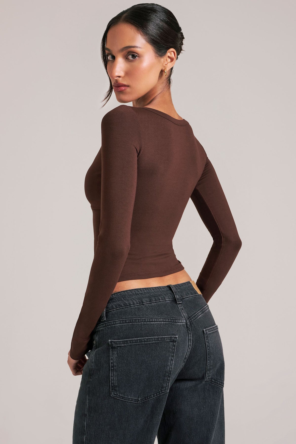 ⁣⁢V-Neck Long-Sleeve Top in Chocolate Brown⁤⁣