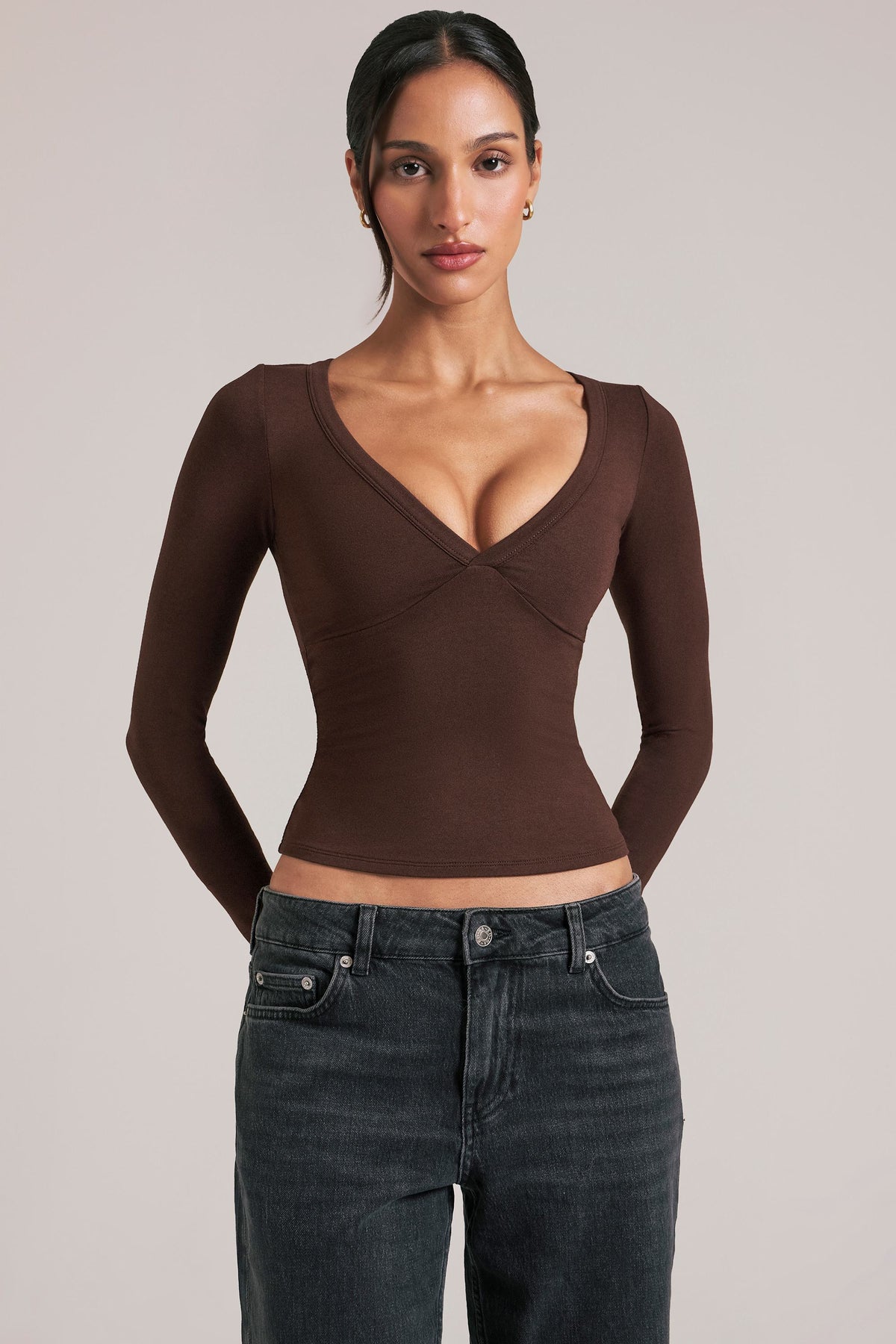⁣⁢V-Neck Long-Sleeve Top in Chocolate Brown⁤⁣