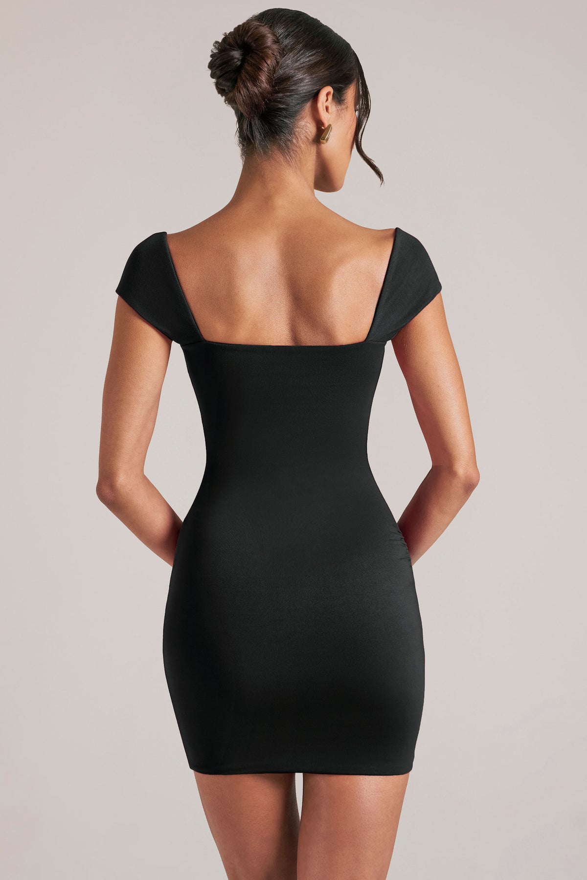 ⁣⁢Minikleid mit Herzausschnitt in Schwarz⁤⁣