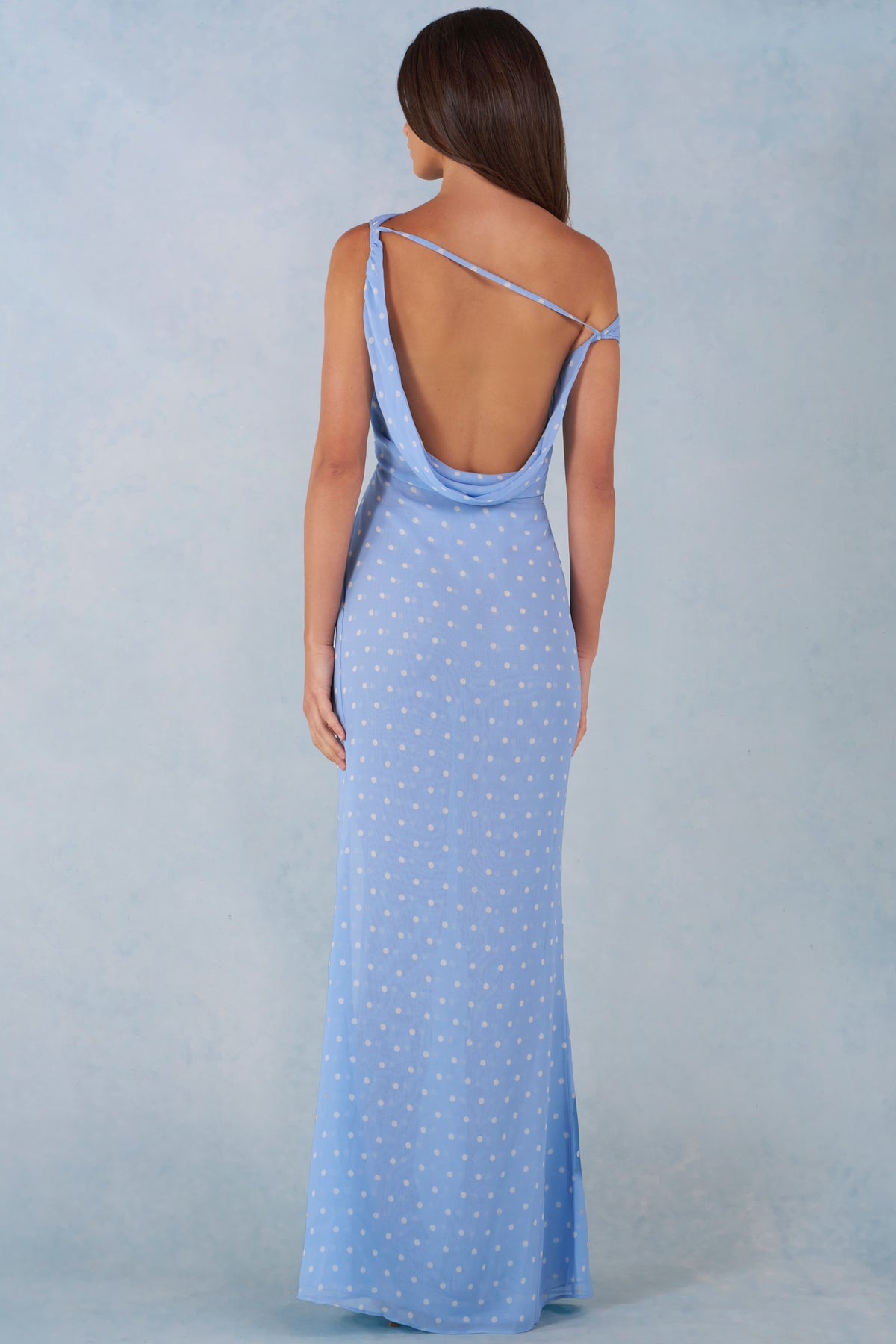 ⁣⁢One-Shoulder-Maxikleid mit blauem Polka-Dot-Print⁤⁣