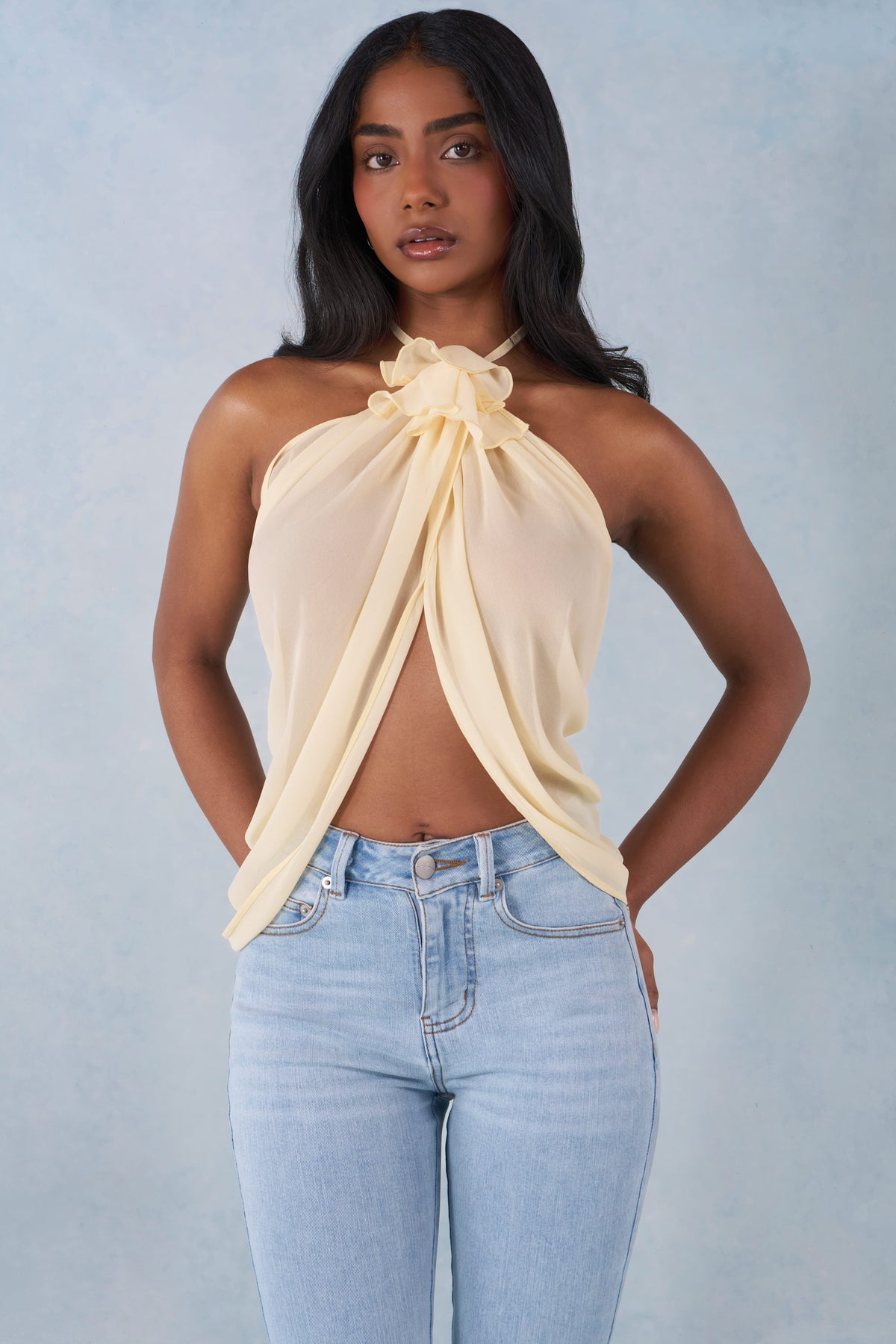 ⁣⁢Vorne offenes Neckholder-Top in Buttergelb⁤⁣