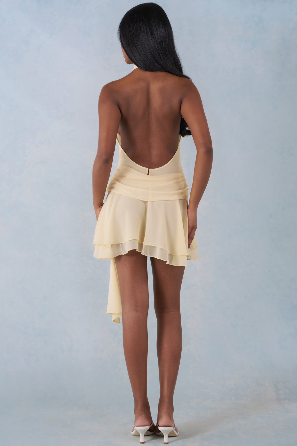 ⁣⁢Neckholder-Minikleid in Buttergelb⁤⁣