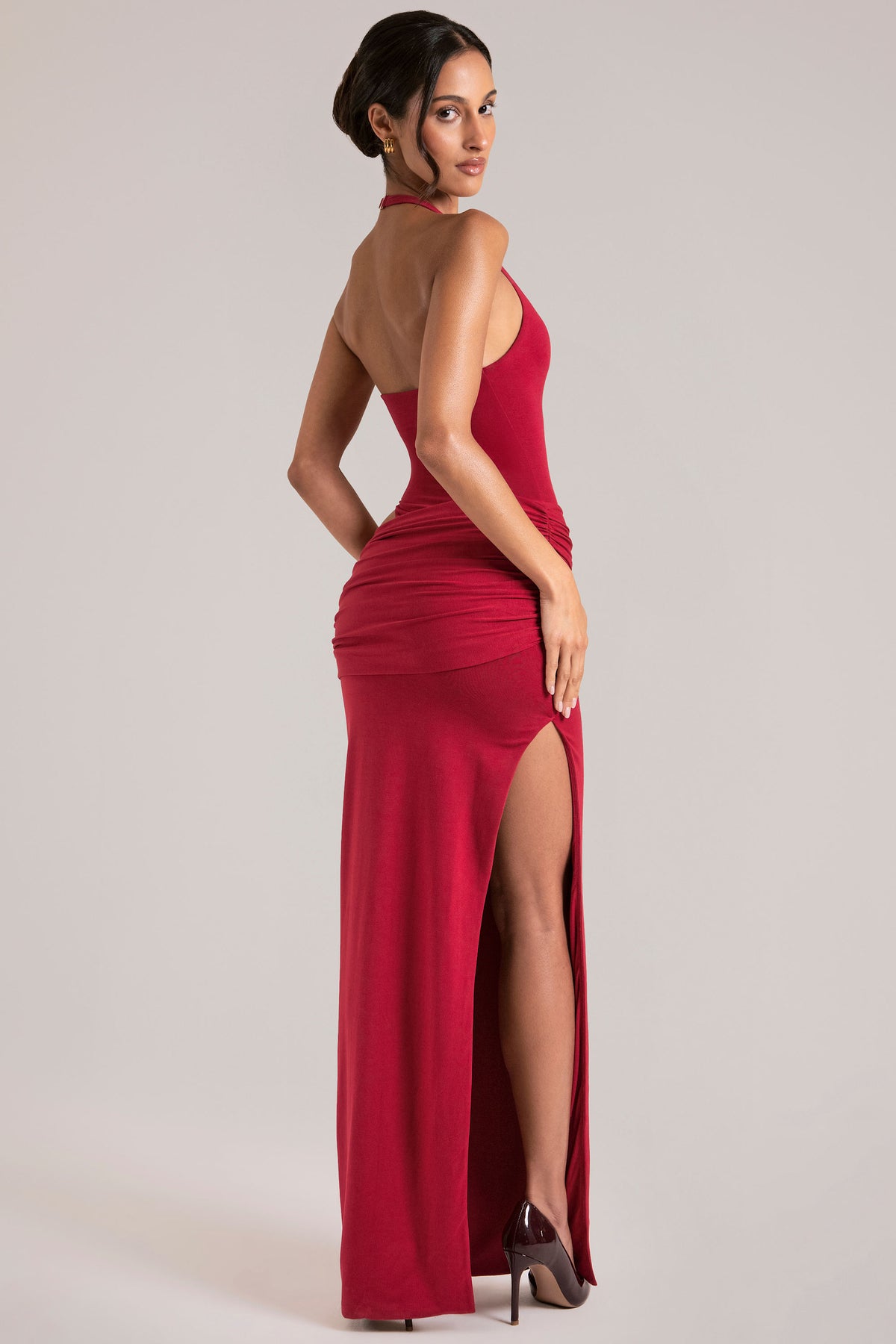 ⁣⁢Maxikleid mit tiefem Ausschnitt und Neckholder in Kirschrot⁤⁣ - 2