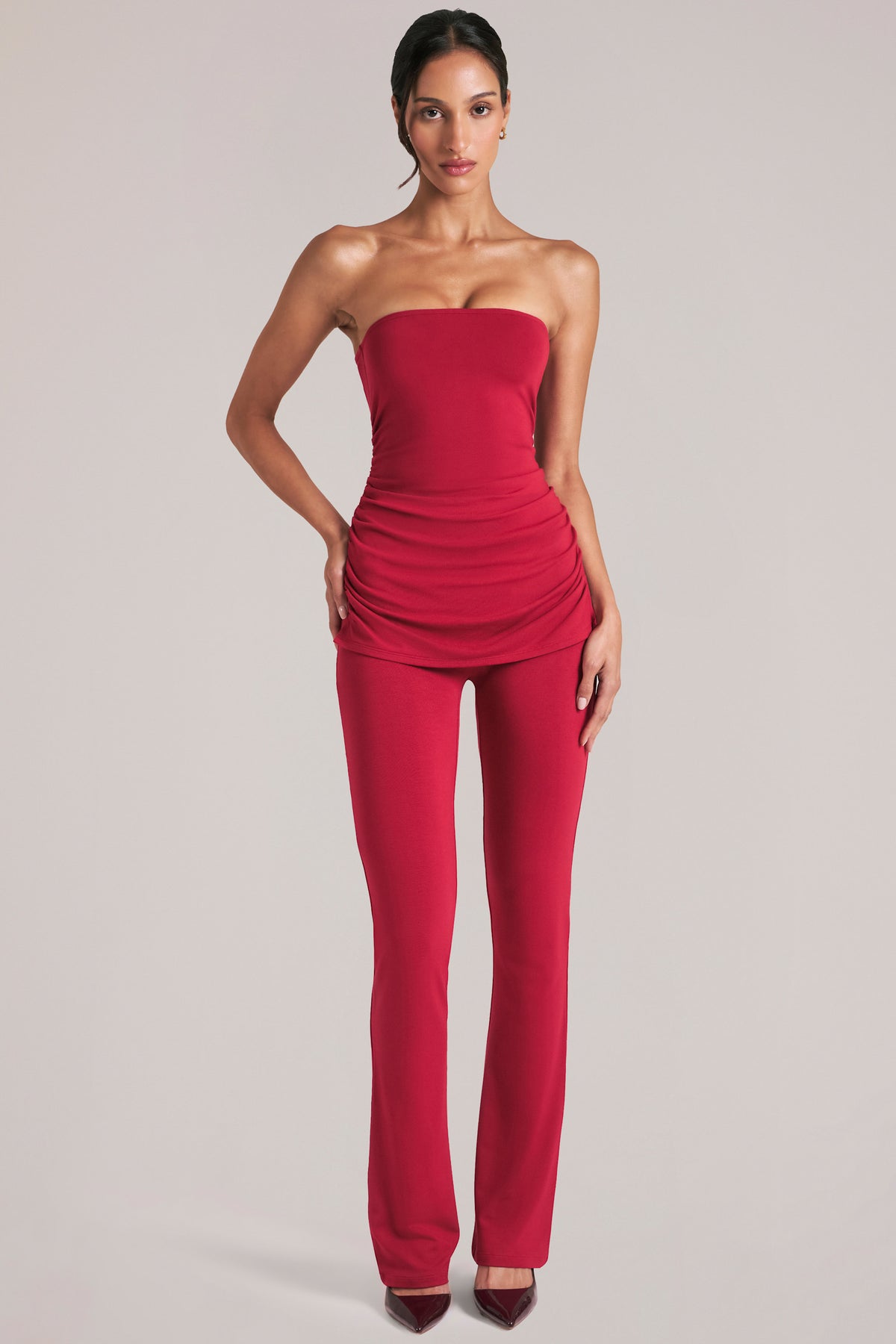 ⁣⁢Figurbetonte Mid-Waist-Hose in Kirschrot⁤⁣