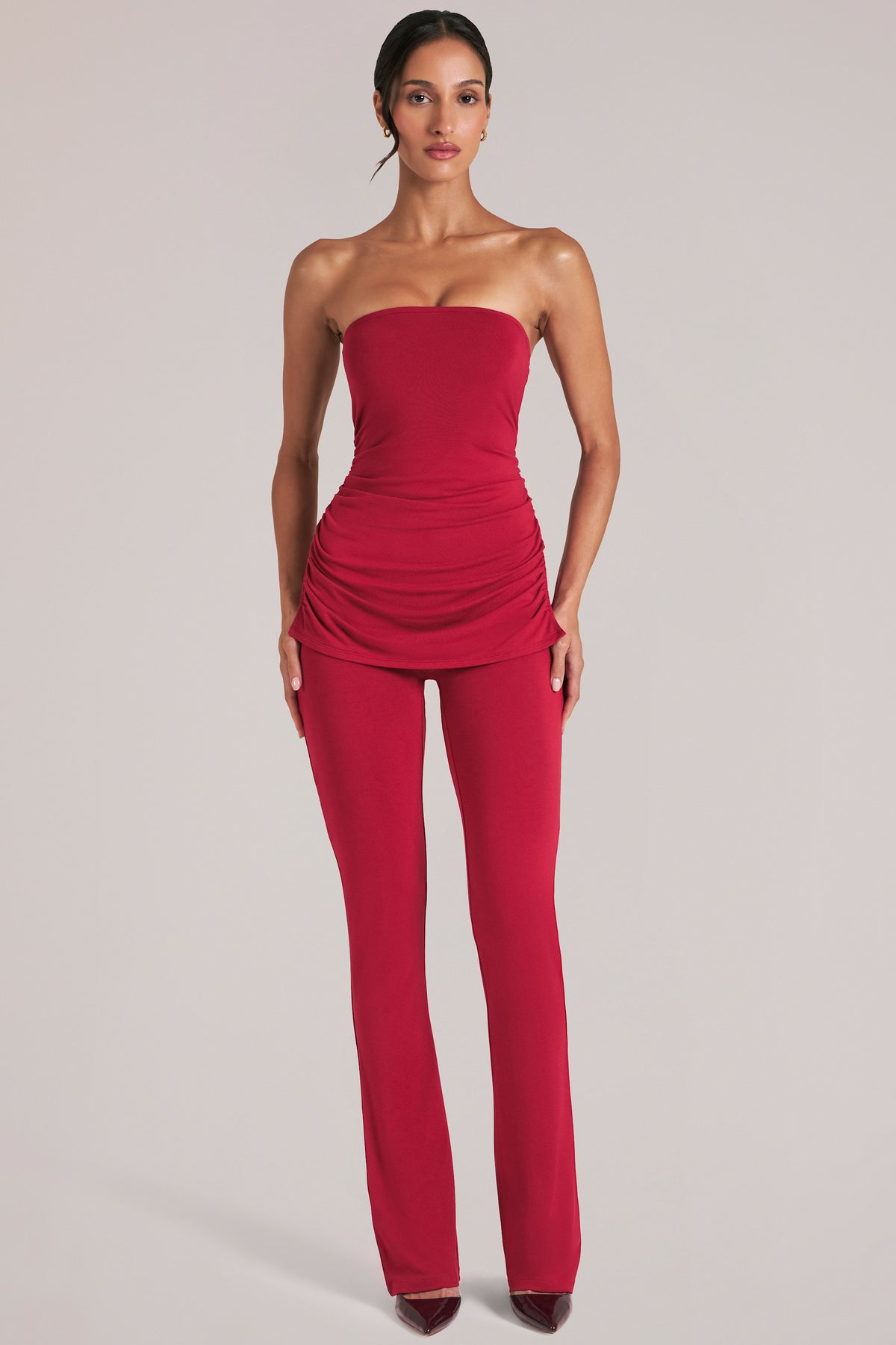 ⁣⁢Figurbetonte Mid-Waist-Hose in Kirschrot⁤⁣