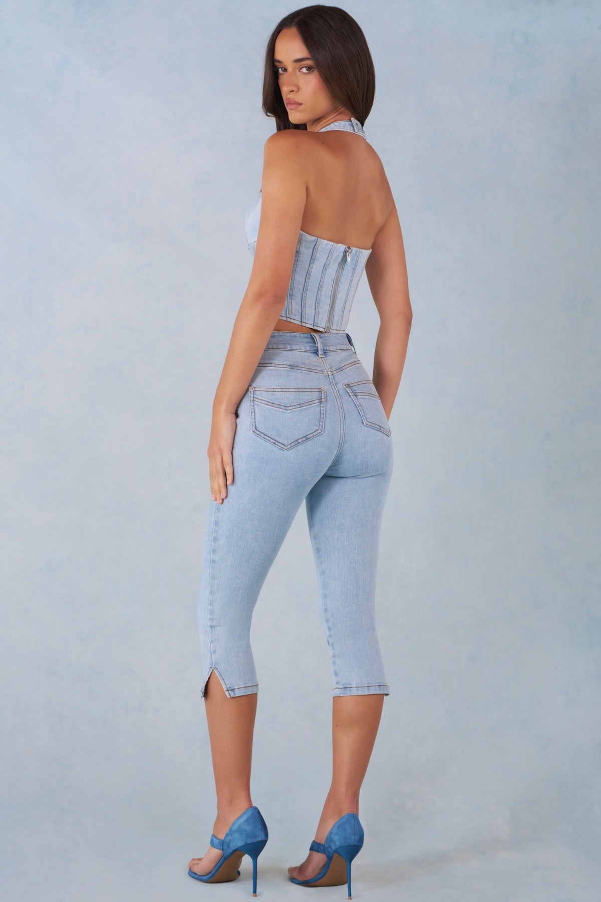 ⁣⁢Mid-Rise Denim Capri-Jeans in Light Denim⁤⁣ - 2