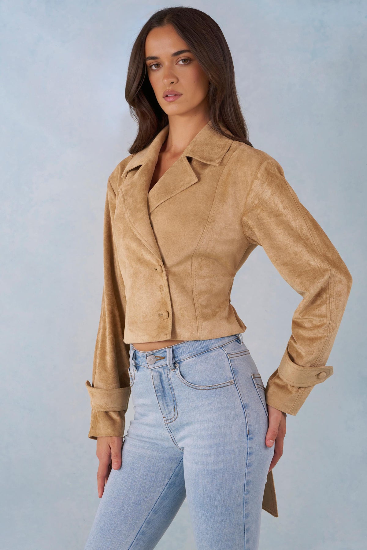 ⁣⁢Kurze Jacke aus Kunstwildleder mit Gürtel in Tan⁤⁣
