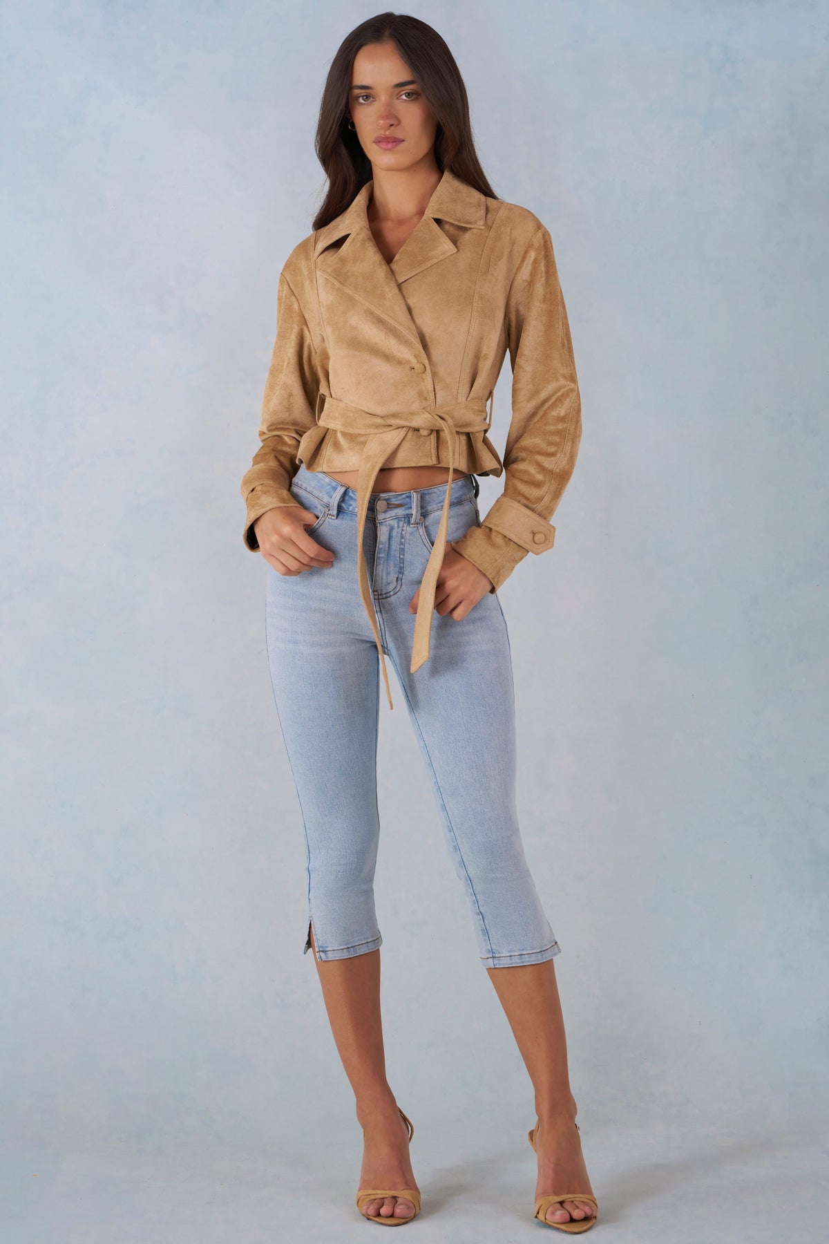 ⁣⁢Kurze Jacke aus Kunstwildleder mit Gürtel in Tan⁤⁣ - 1
