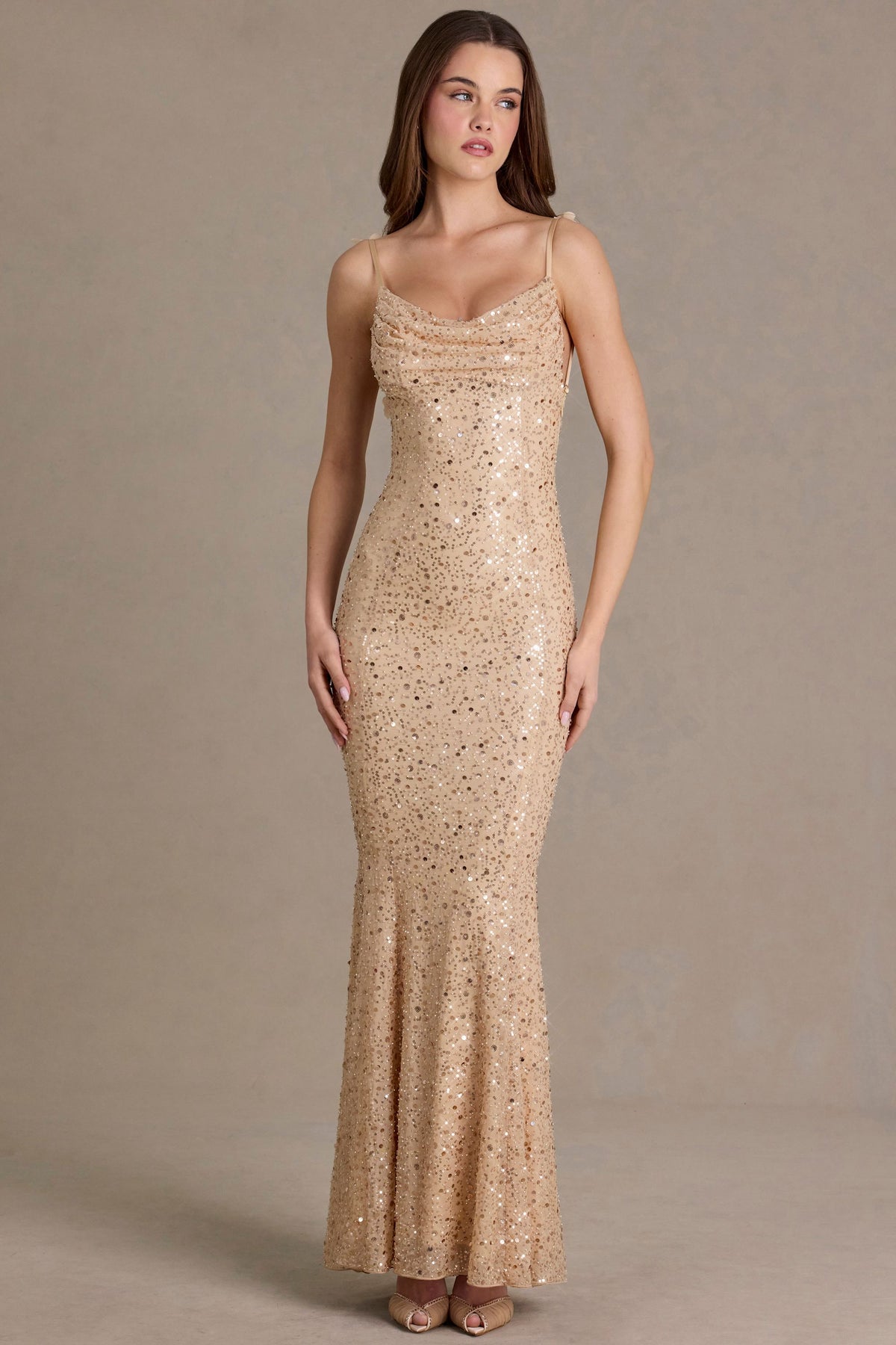 ⁣⁢Verziertes rückenfreies Maxikleid in Gold⁤⁣