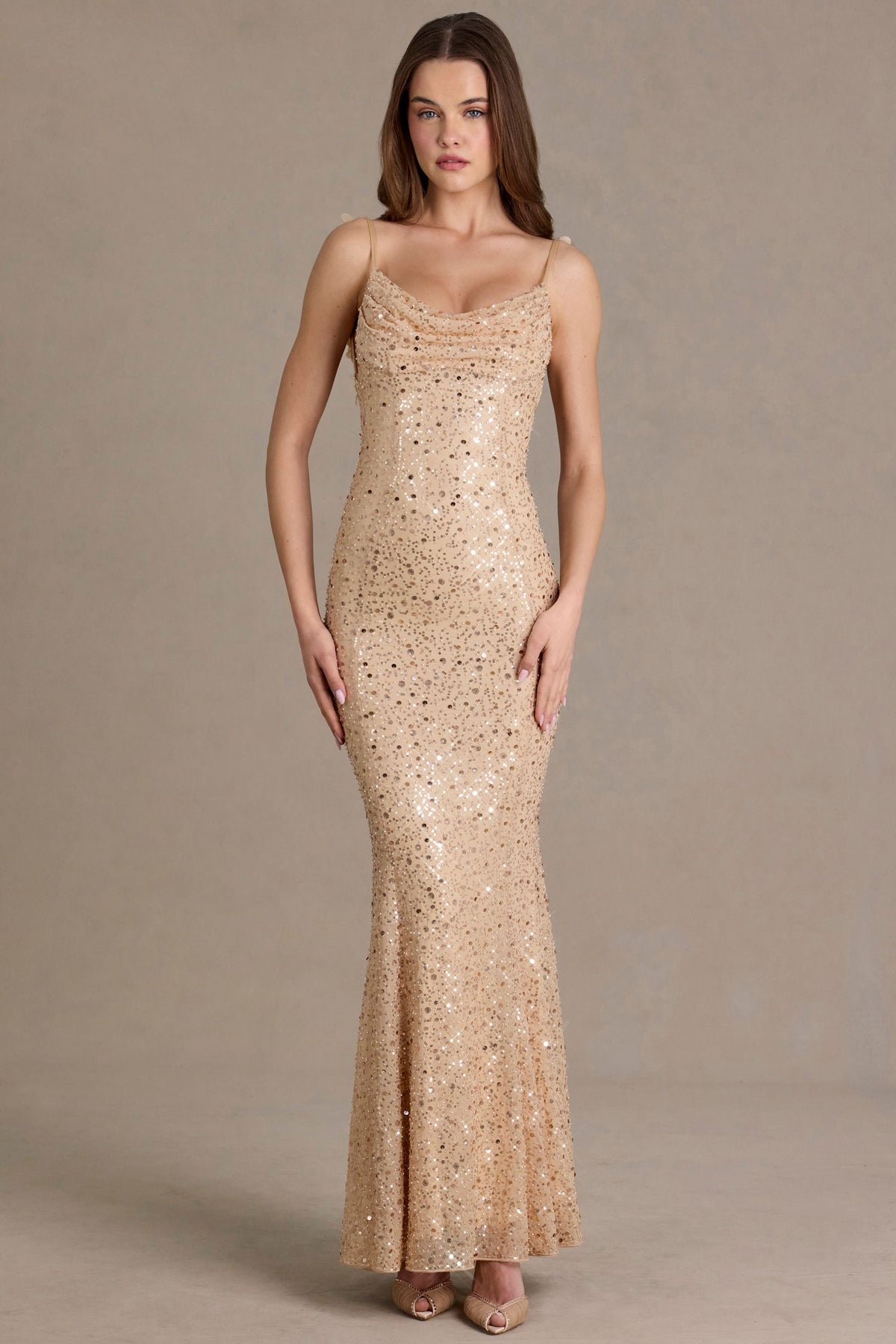 ⁣⁢Verziertes rückenfreies Maxikleid in Gold⁤⁣