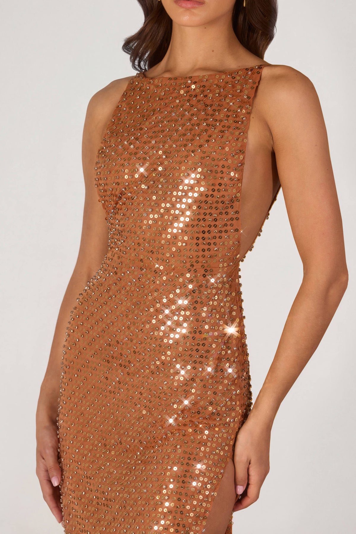 ⁣⁢Maxikleid mit Verzierungen in Bronze⁤⁣