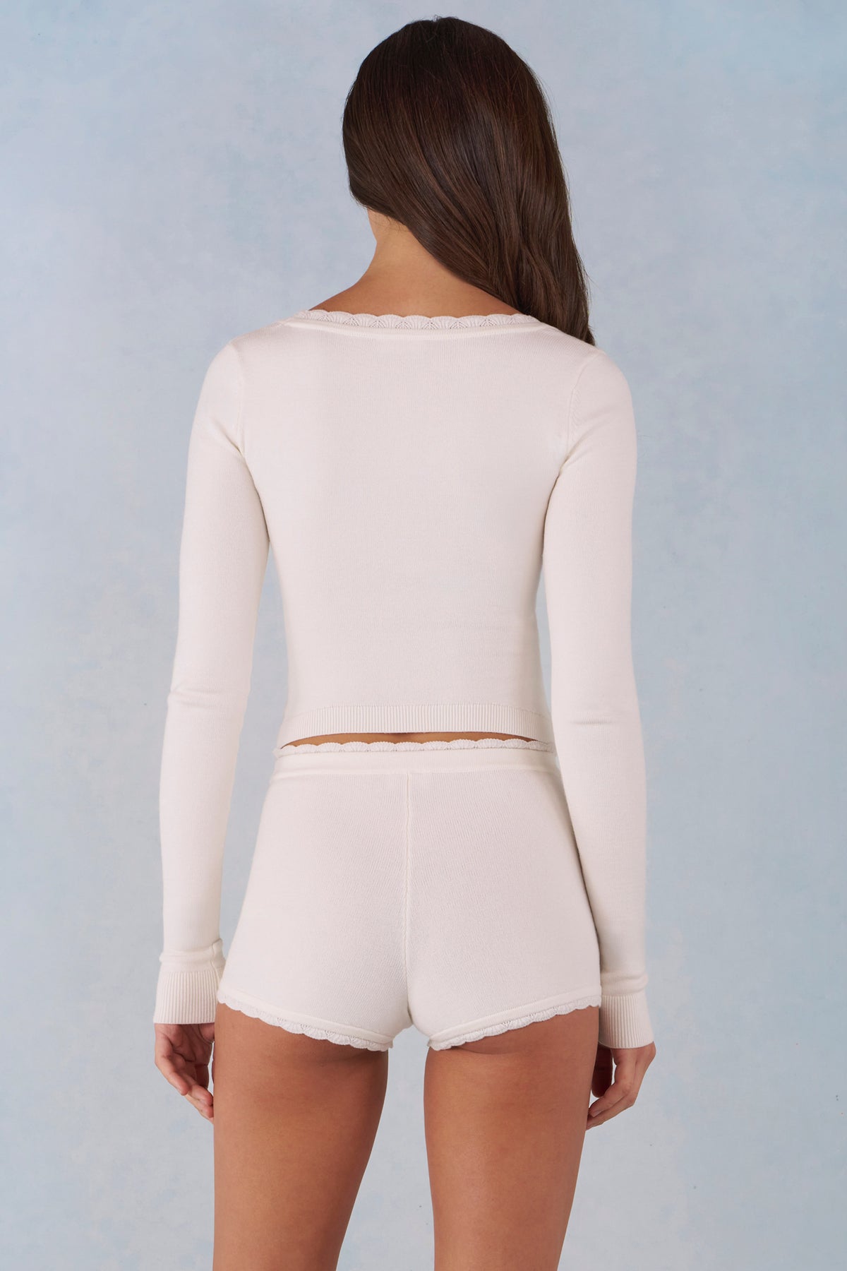 ⁣⁢Gestrickte Mid-Rise-Minishorts in Ivory⁤⁣