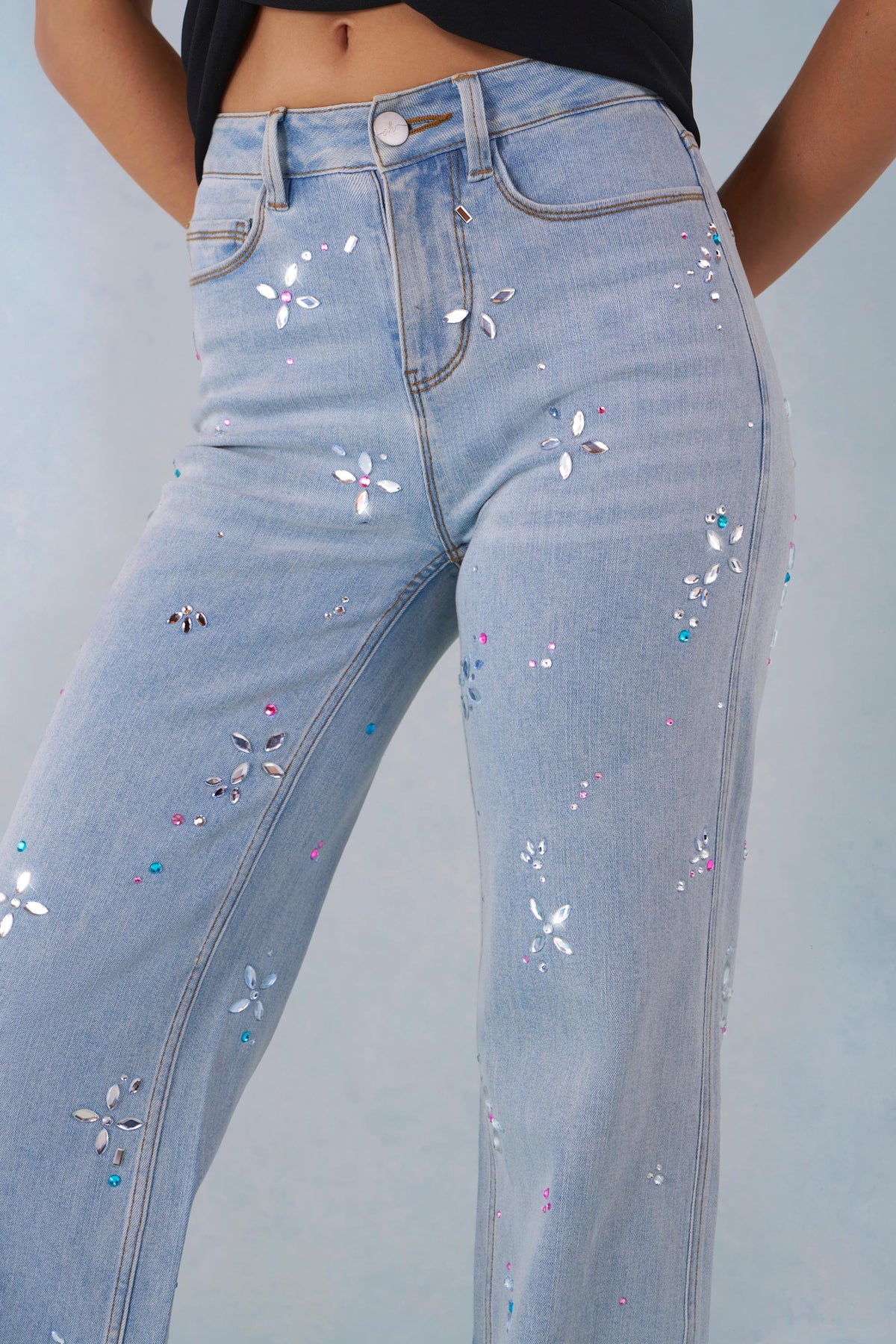 ⁣⁢Jeans mit geradem Bein und mittlerer Leibhöhe in hellem Denim⁤⁣ - 2