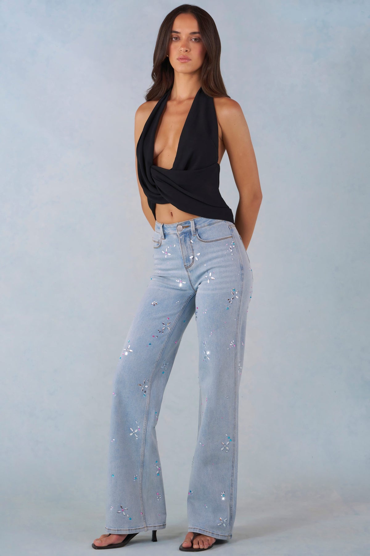 ⁣⁢Jeans mit geradem Bein und mittlerer Leibhöhe in hellem Denim⁤⁣
