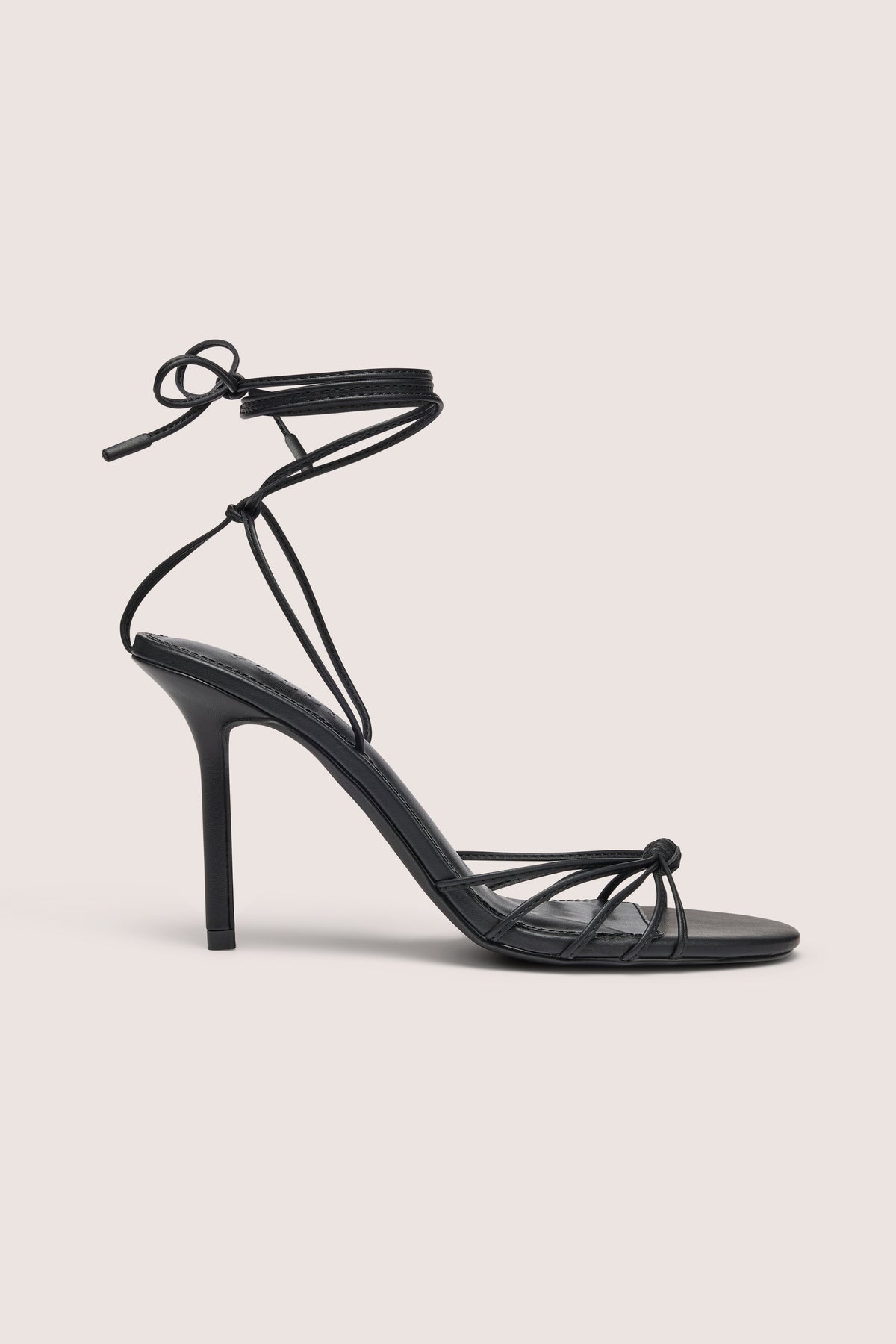 ⁣⁢Sandaletten mit Absatz und Schnürung in Schwarz⁤⁣