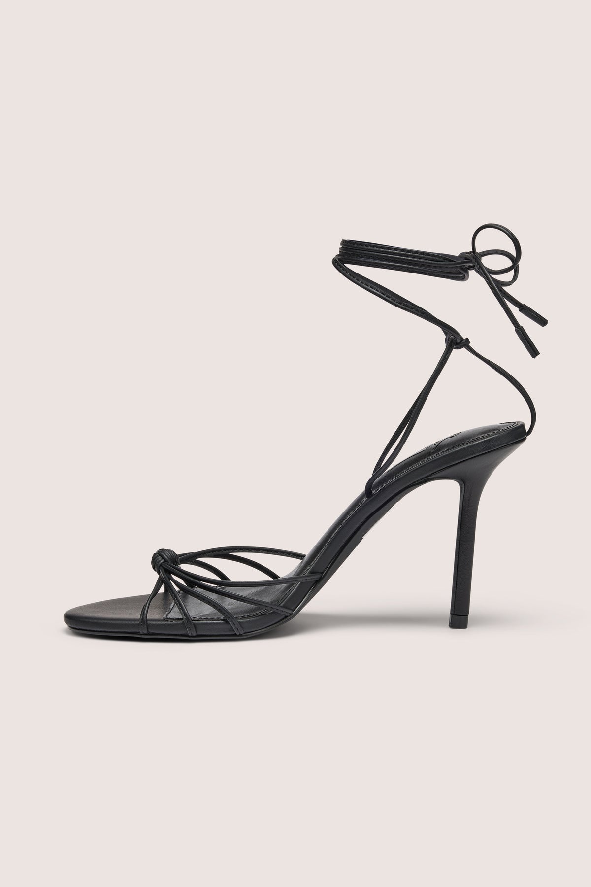 ⁣⁢Sandaletten mit Absatz und Schnürung in Schwarz⁤⁣